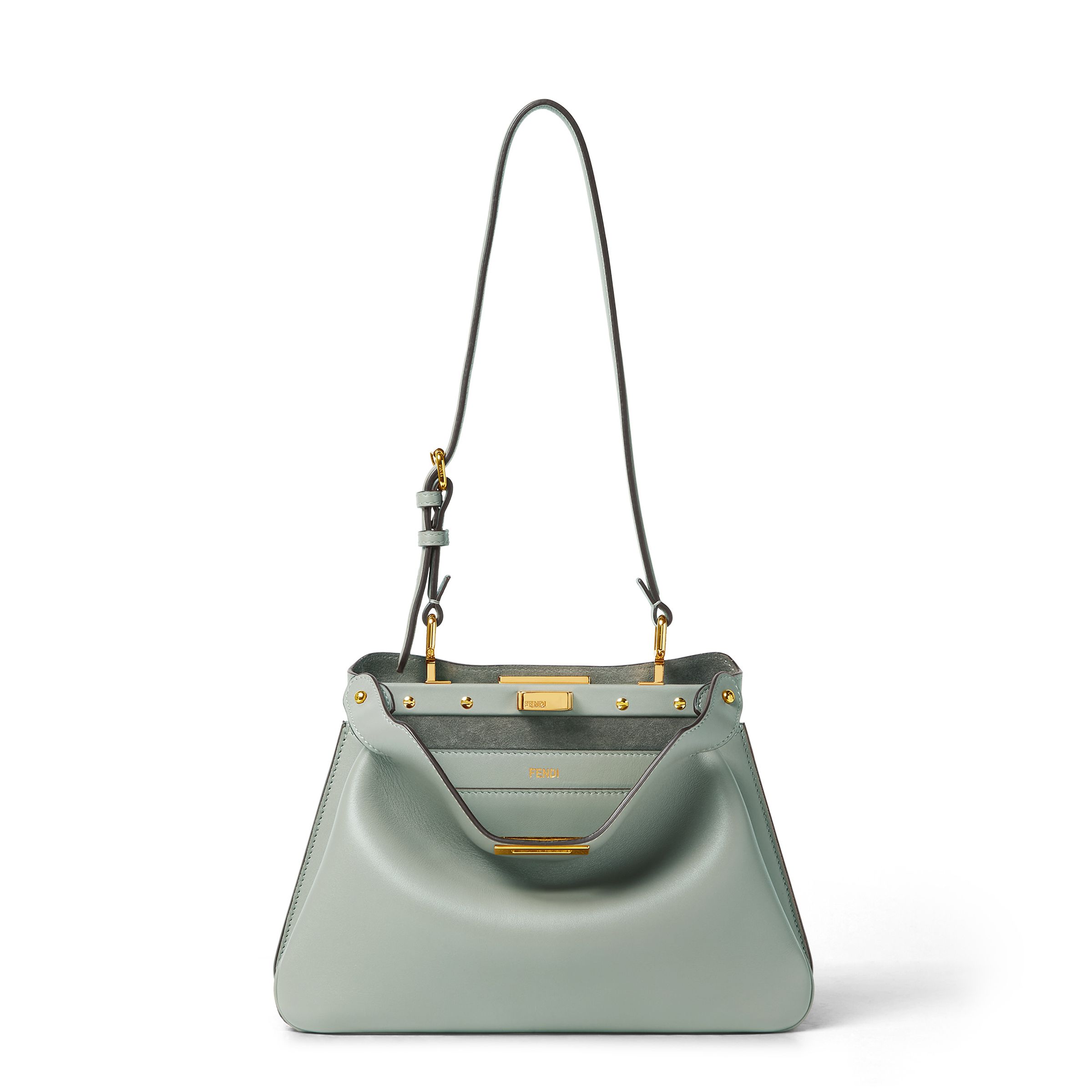 Peekaboo Soft Small抹茶綠色。NT$160,000(FENDI提供)