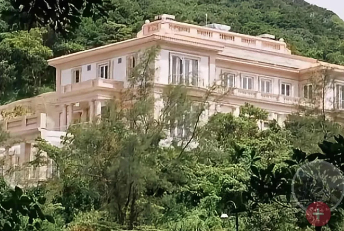 香港山頂道1號的豪宅屢傳命案，還多次易手不同買家，成為著名凶宅。（翻攝微博）