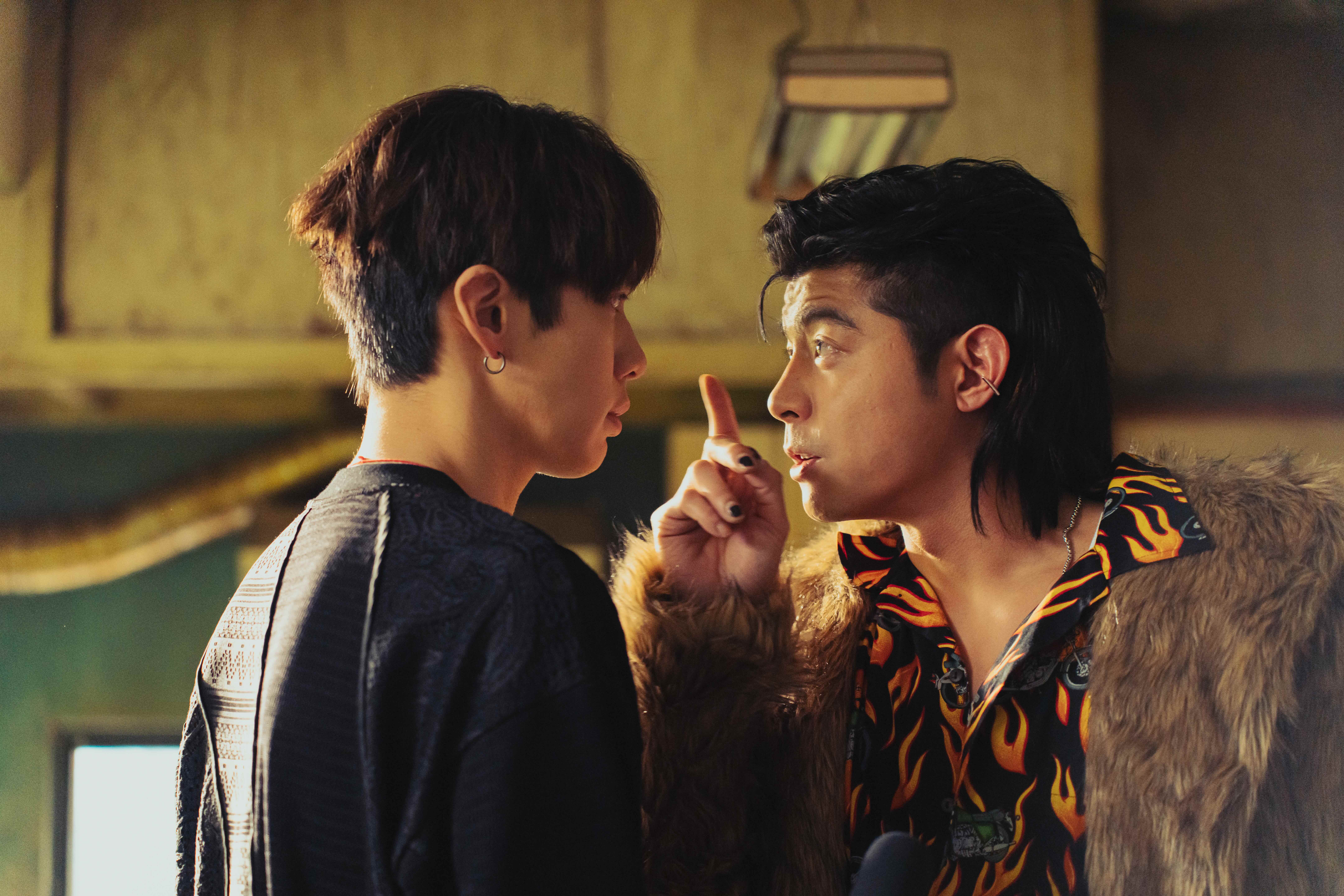 柯震東當乩身狂接鬼差事，不爽直嗆三太子王柏傑。