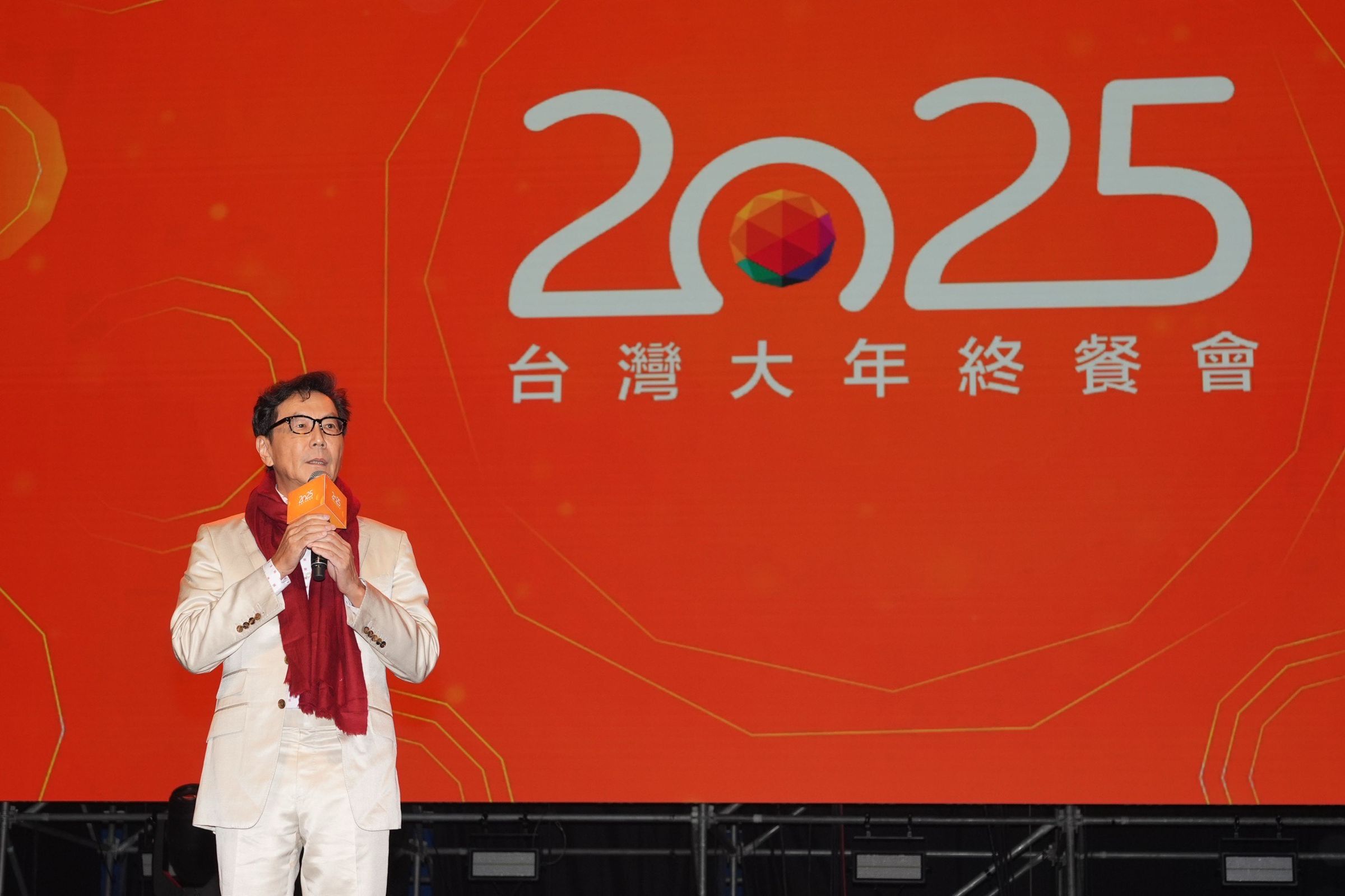 台灣大董事長蔡明忠昨（27）晚出席「2025 台灣大年終餐會」。（台灣大提供）