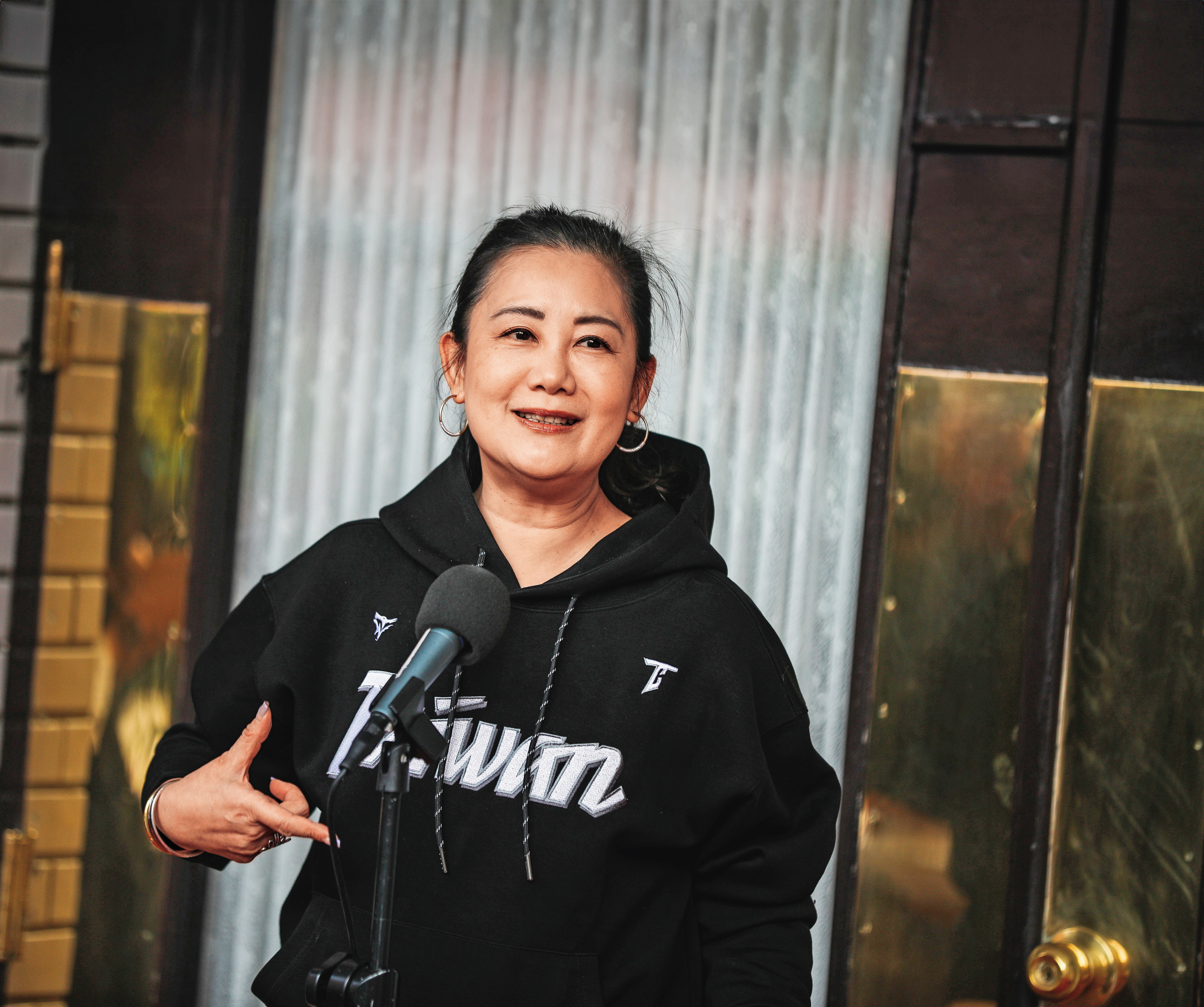 吳思瑤雖遭遇罷免，仍在新會期續任黨團幹事長。