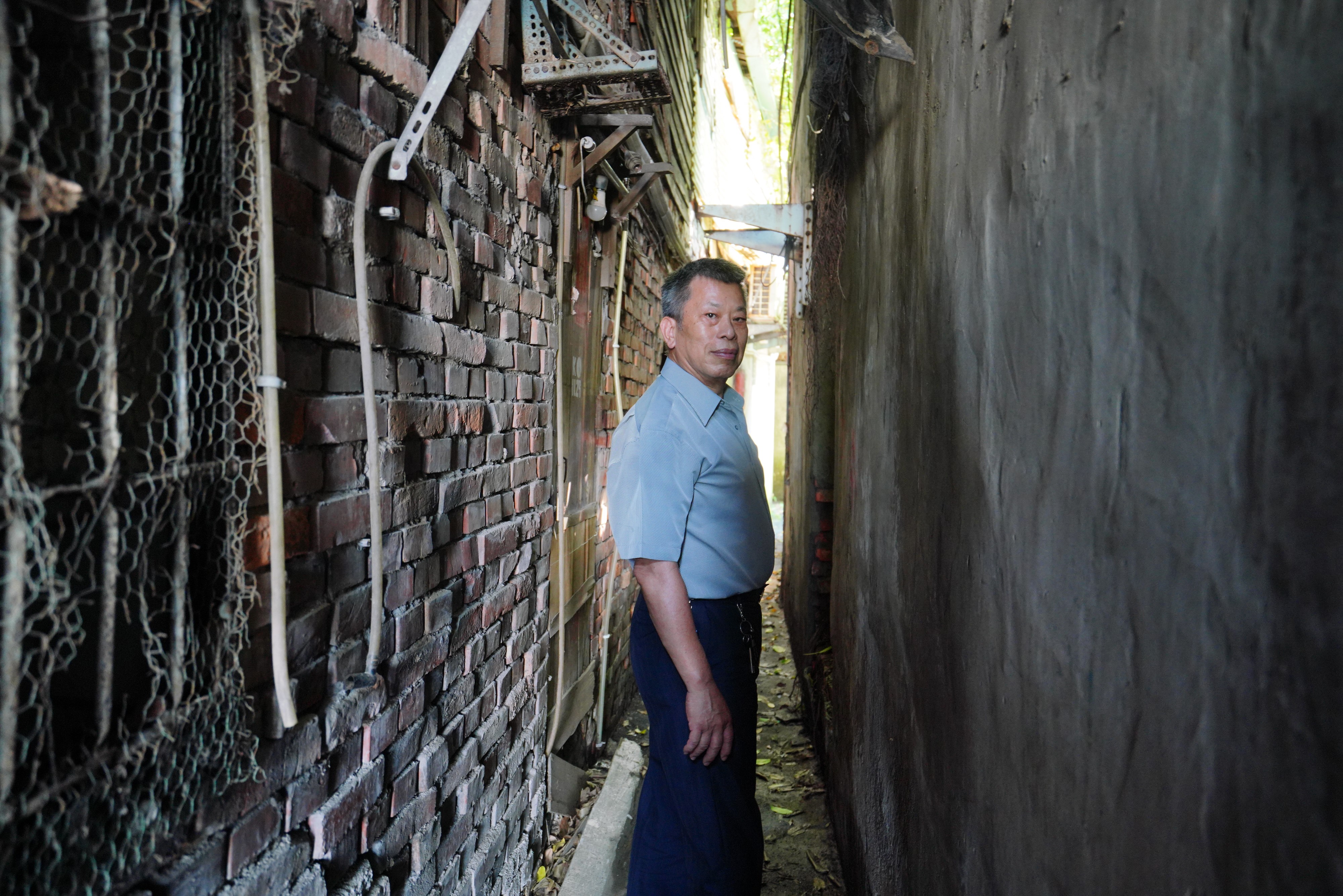 白宮老闆張秉清在牛舍出生,自小窮苦,只能北上打拚。