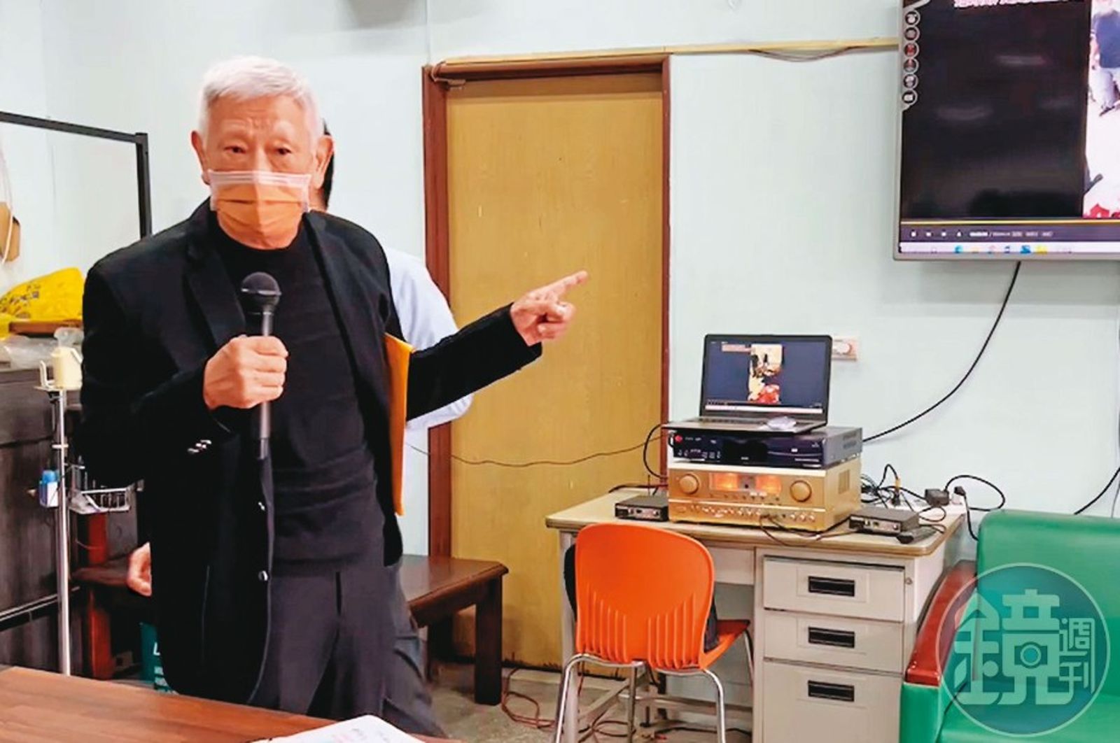 黃永阜將實際認養工作授權交給彩虹文創公司負責人魏丕仁處理。(鏡電視提供)