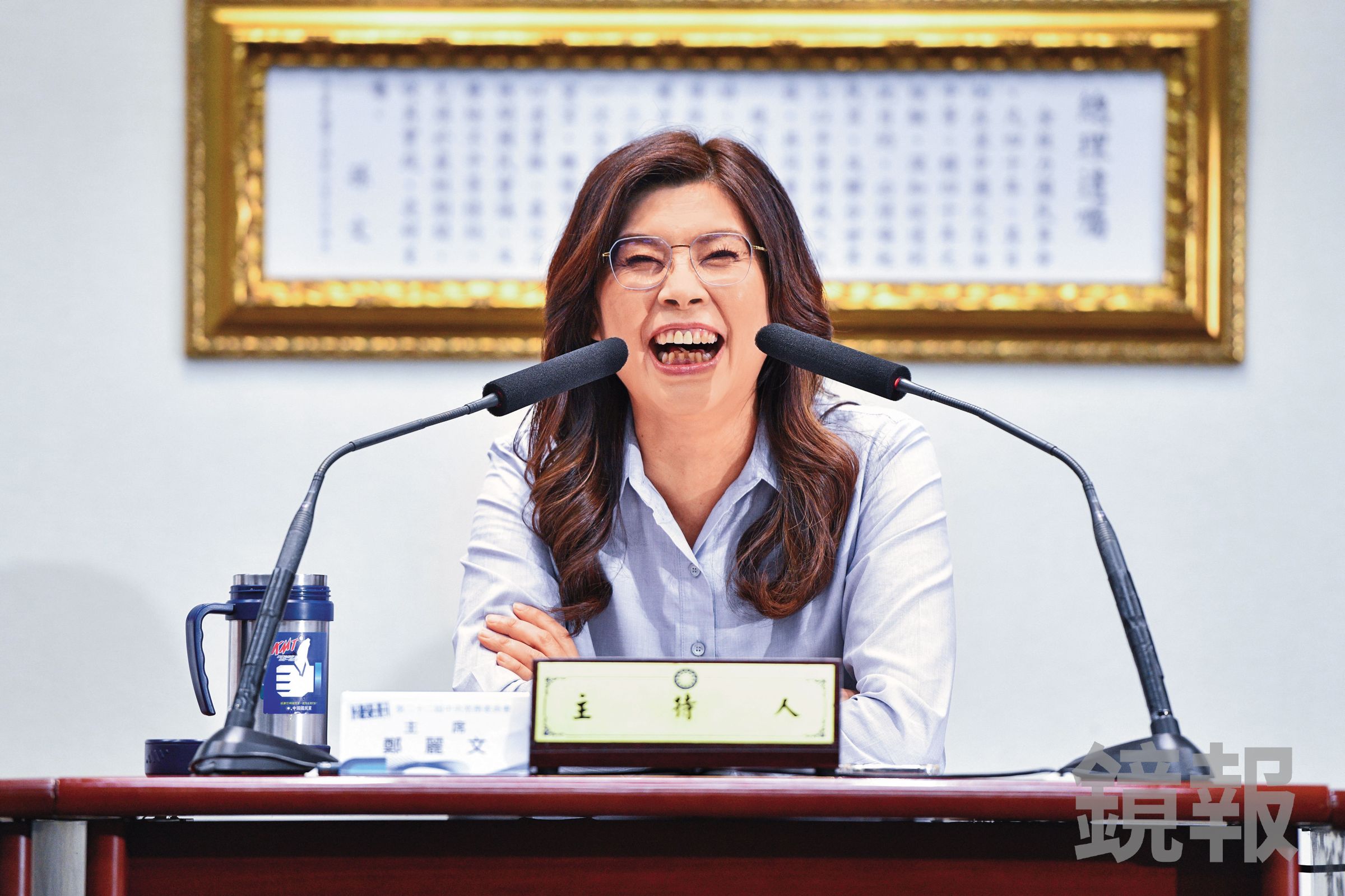 鄭麗文天真地以為可透過重新定義親中來改變國人對中國的負面觀感，試圖說服所有人，親中是為了和平與繁榮。然而，這注定是失敗的嘗試。（鏡報李智為）
