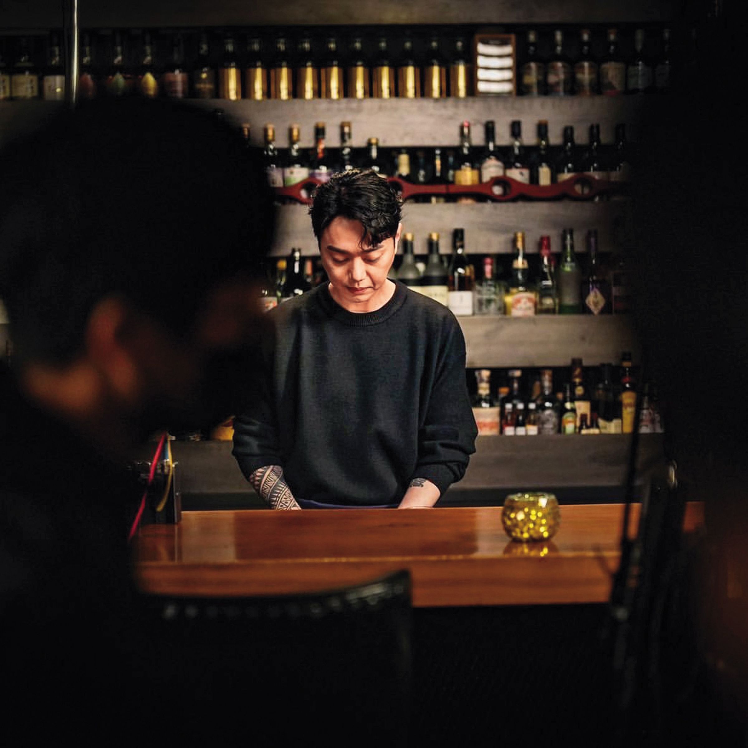 Sam不僅是紅牌調酒師,廚藝也不錯,深得張家人喜愛。(翻攝自姚善鏞SAM IG)