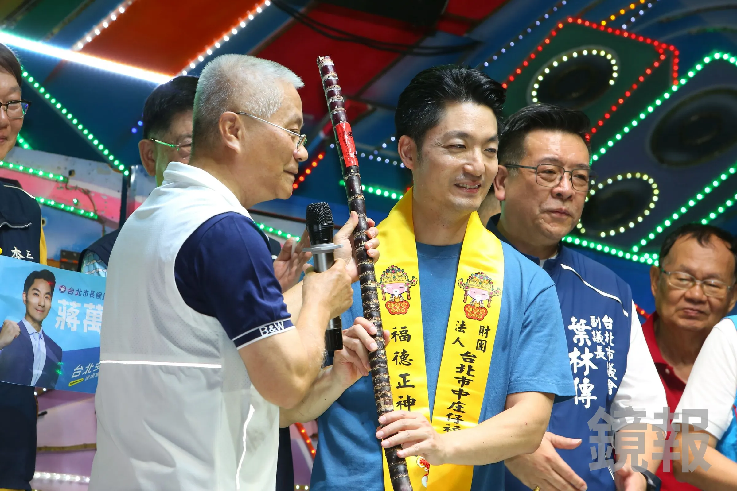 蔣萬安獲贈福德宮甘蔗「秒丟路邊」? 董事長無奈證實了