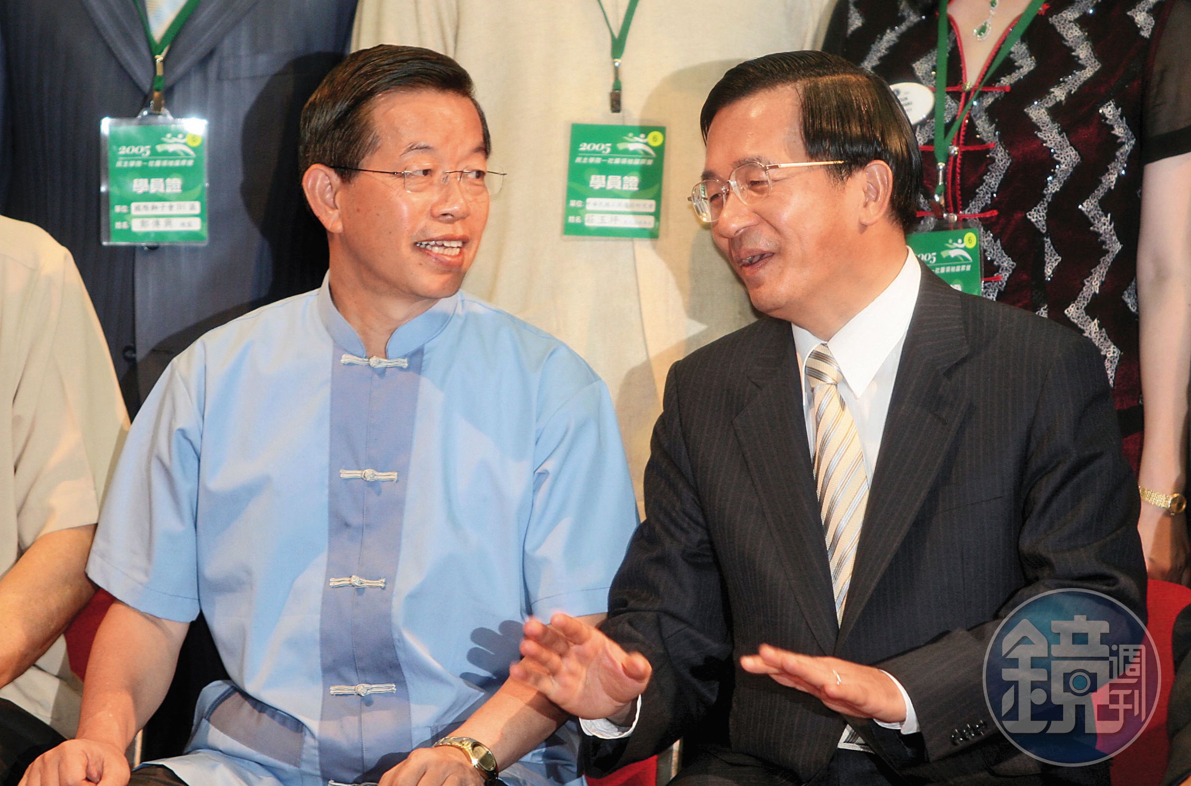 2008年總統大選，民進黨參選人謝長廷（左）陣營，決議建請時任總統陳水扁（右）辭職以利逆轉選情。（資料照片）
