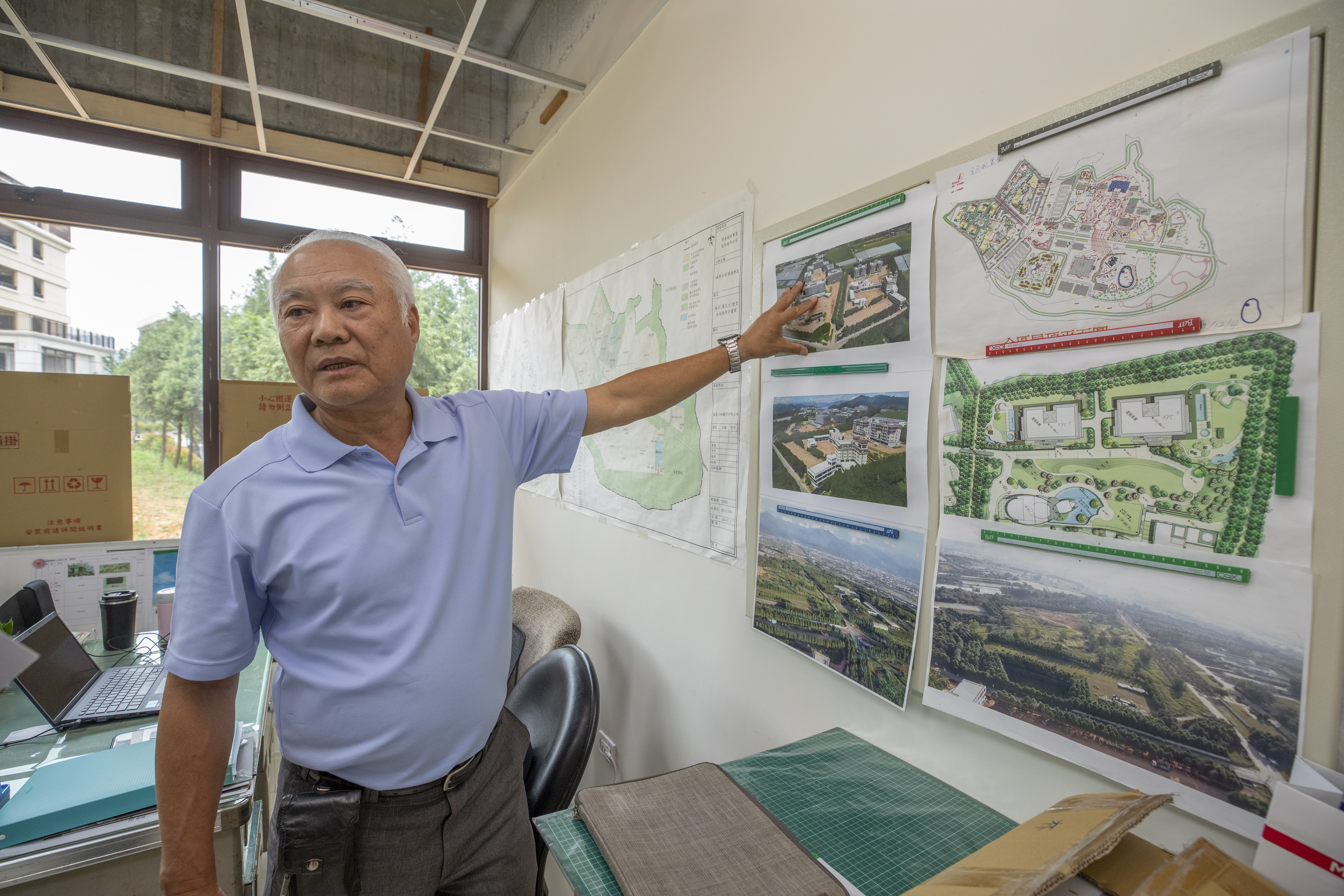 實地走訪赤崁頂遊樂區時，當地駐點多年的麗寶員工向本刊介紹園區規劃。