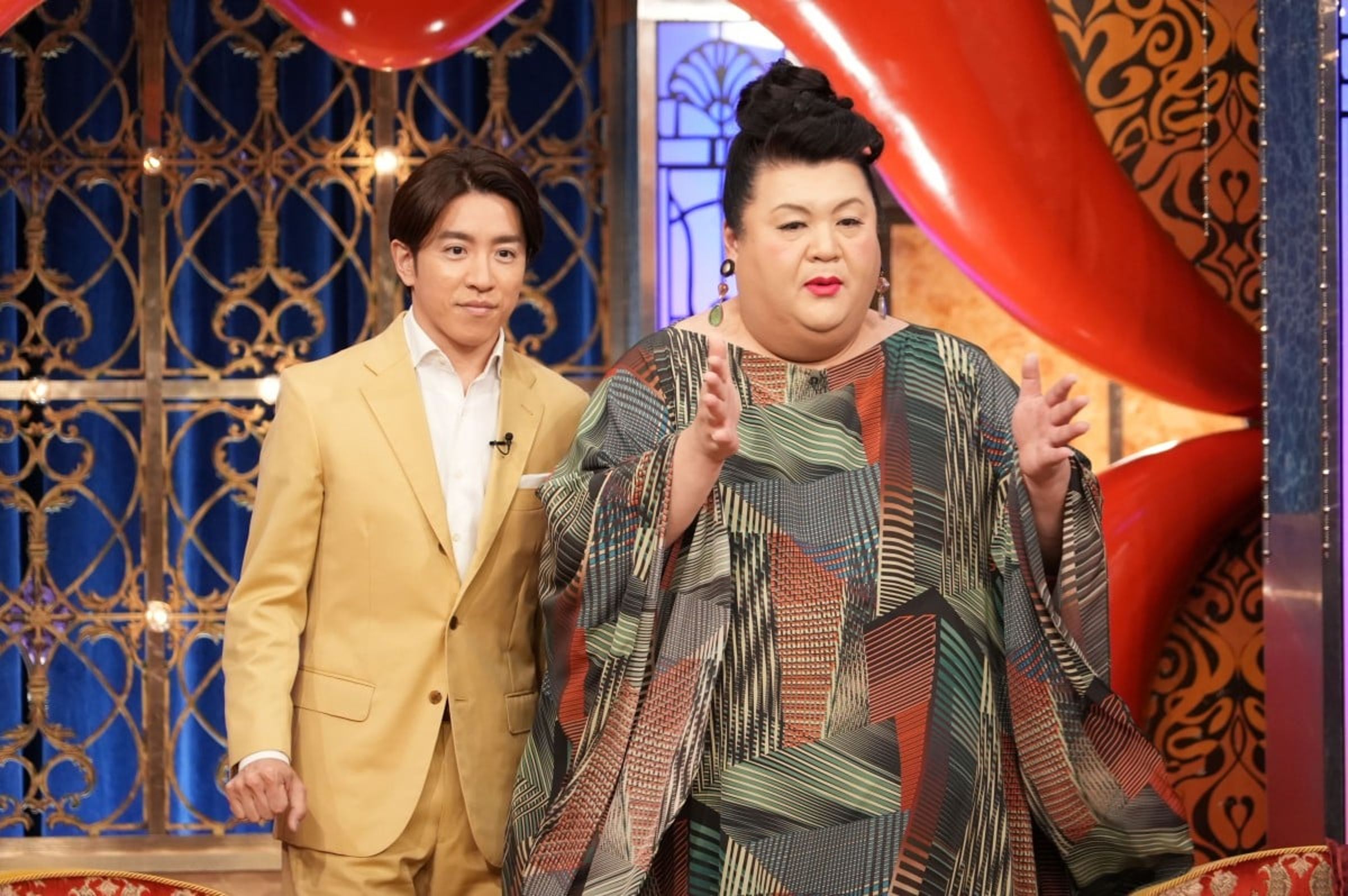 貴婦松子（右）、村上信五主持的《月曜夜未央》是日本電視台的人氣節目，過往也有惹出不少爭議。（翻攝網路）