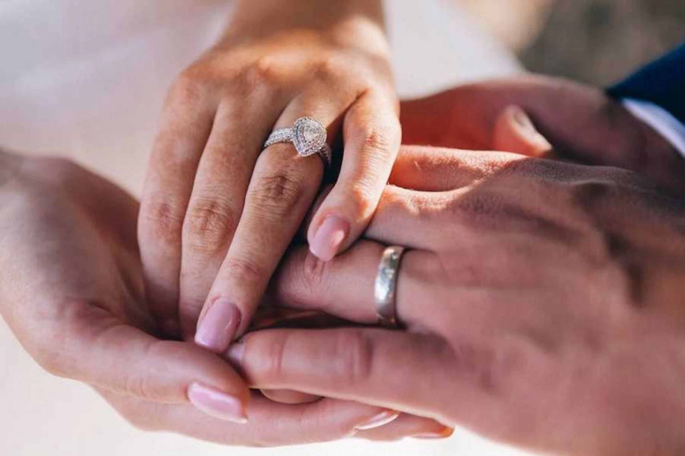 一名人妻婚後多年發現當年老公追求她真相，讓她崩潰難以接受，甚至嚴重到考慮要離婚。（翻攝自pexels）