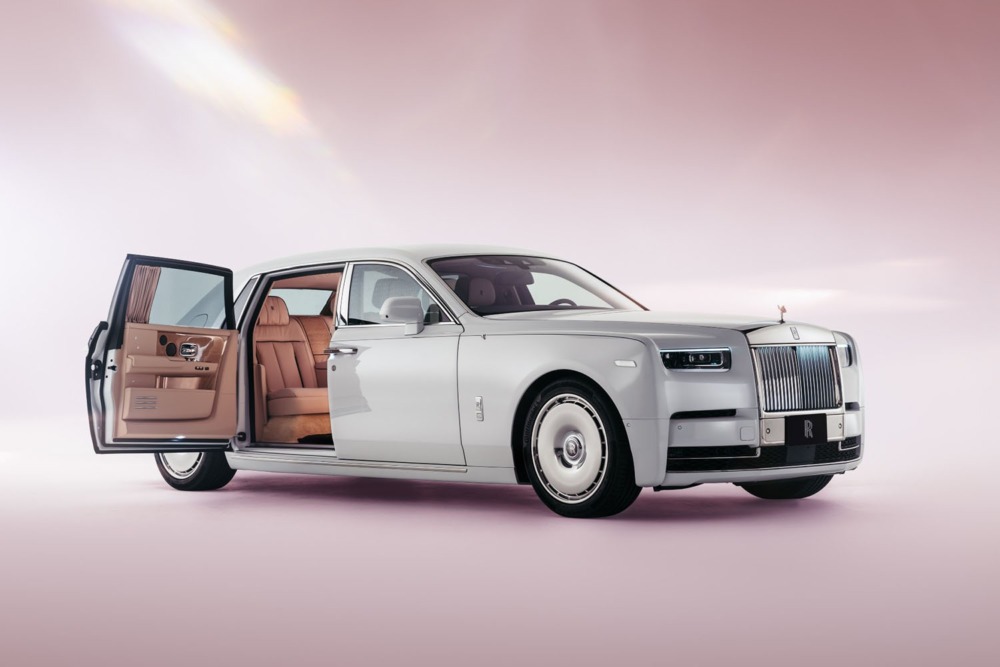 【海外車訊】從櫻花樹下開始的旅程！Rolls-Royce Phantom Extended「Cherry Blossom」讓記憶永遠鮮明