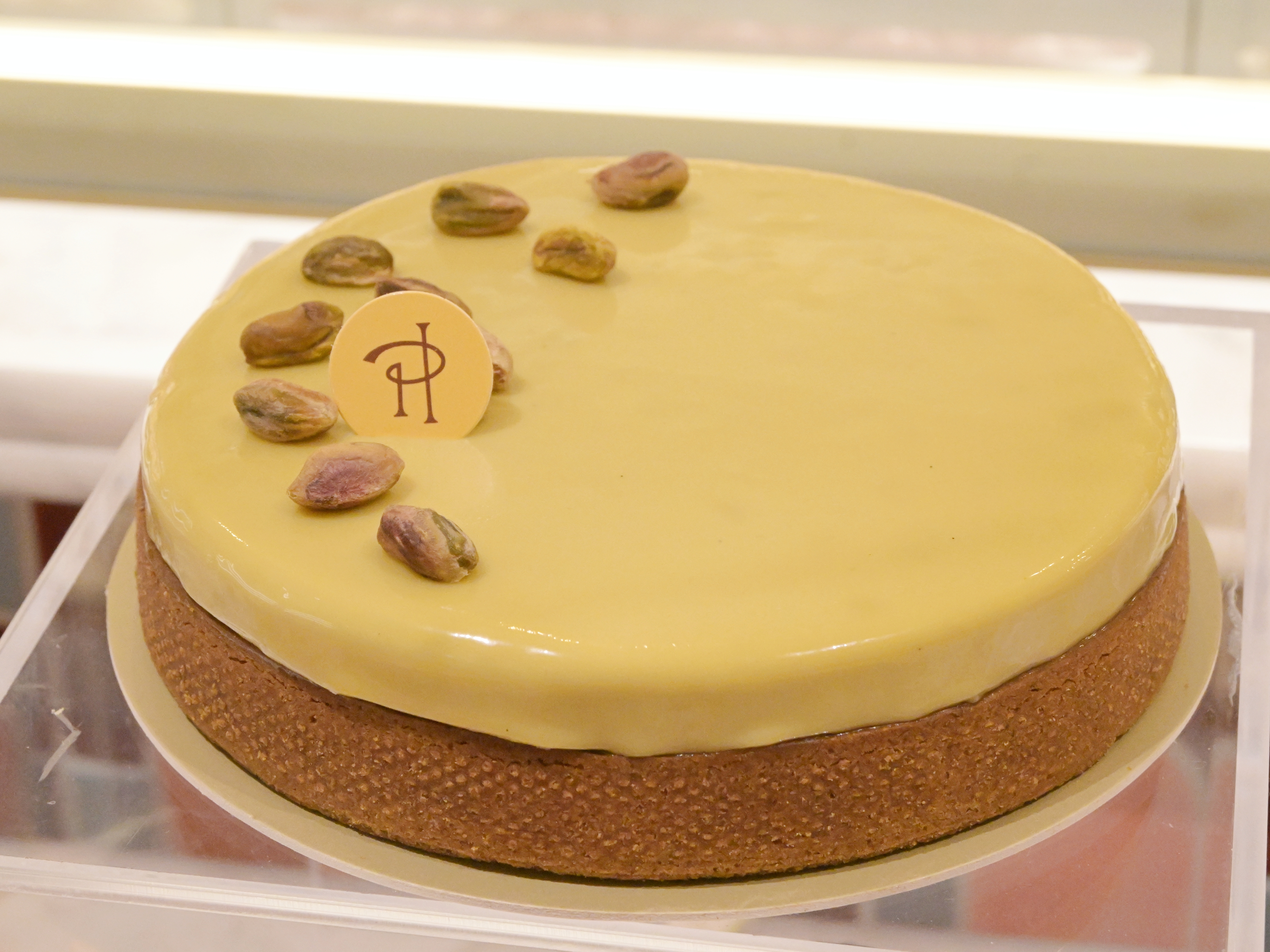 開心果控一定要試試堅果香氣濃郁的「Tarte Infiniment Pistache經典開心果塔」。（2,280元／6吋）