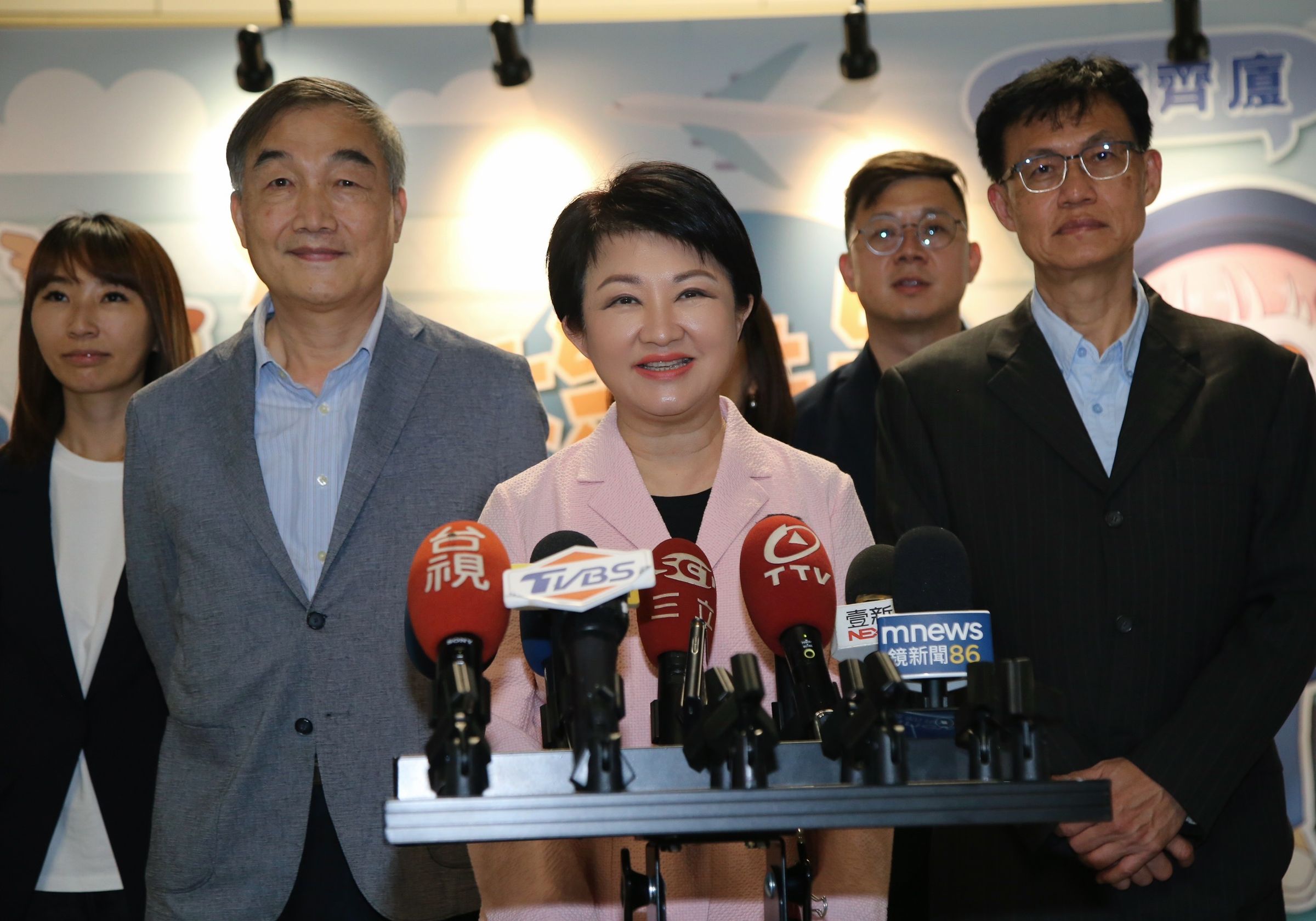 盧秀燕22日晚間率團赴美國,此行有 「4大目的」行銷台中。(中市府提供)