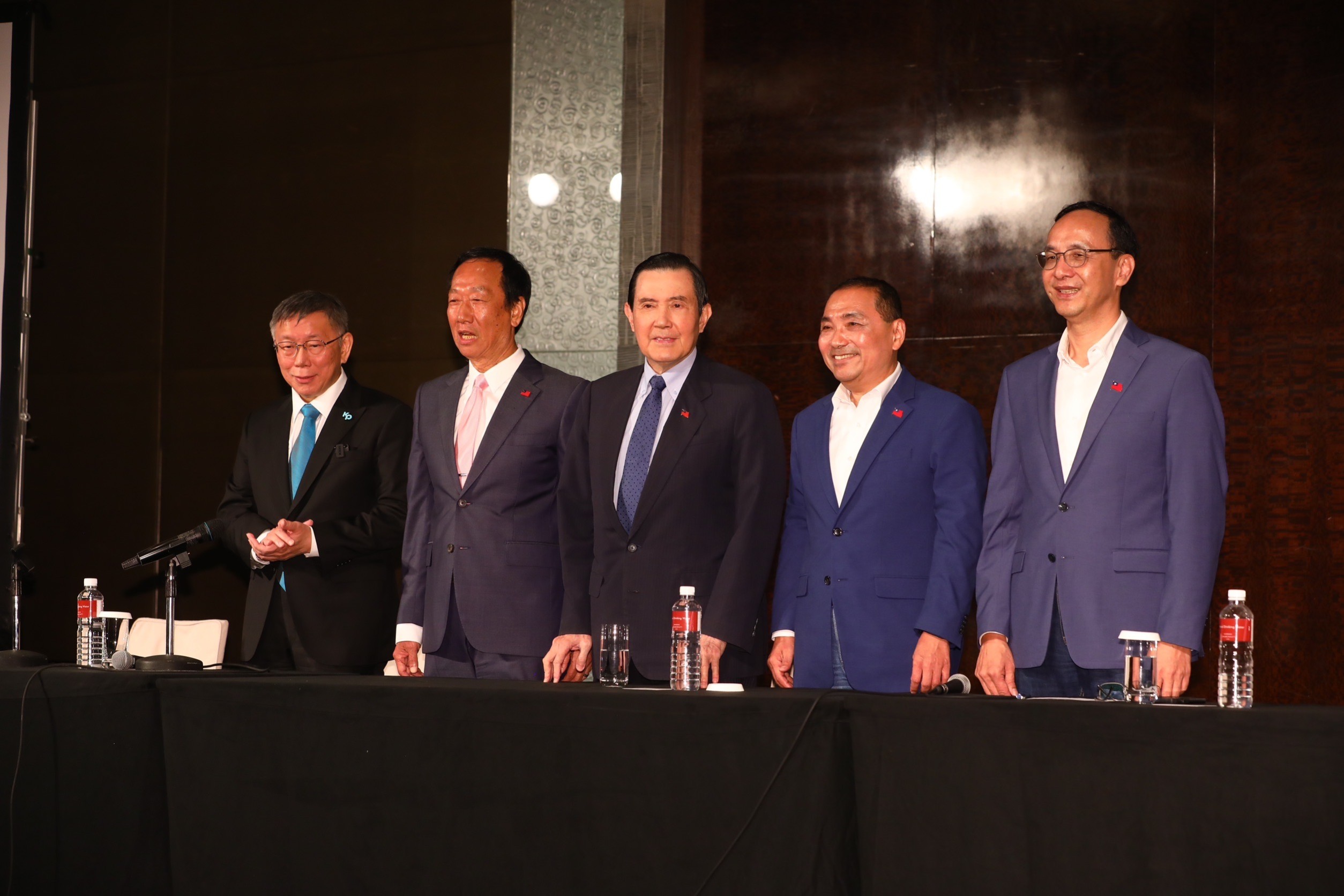 趙少康透露，自君悅三方會談後，他與侯友宜一直打給郭台銘，但都進語音信箱。