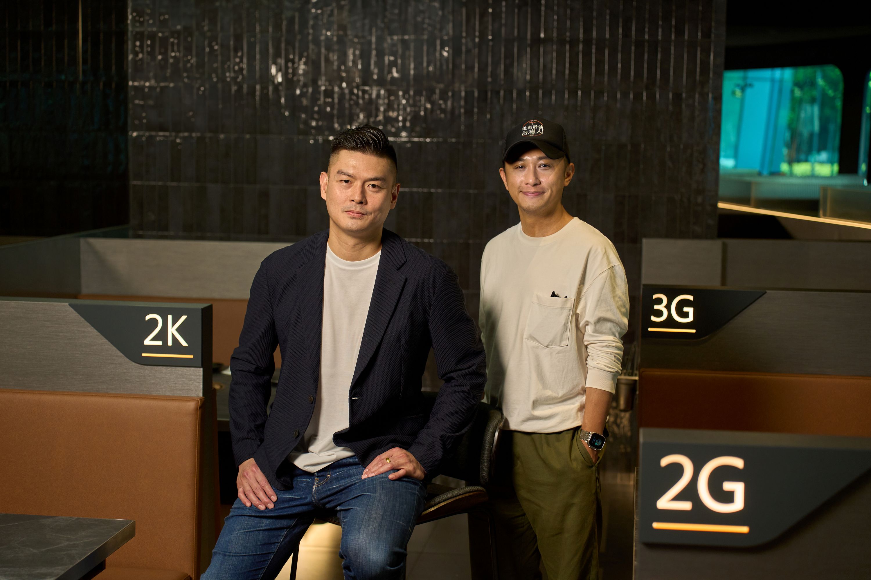 橘焱胡同集團在董事長吳念忠（左）與總經理楊哲瑋的帶領下，透過多品牌策略，有效擴大集團在餐飲市場的版圖。（橘焱胡同提供）