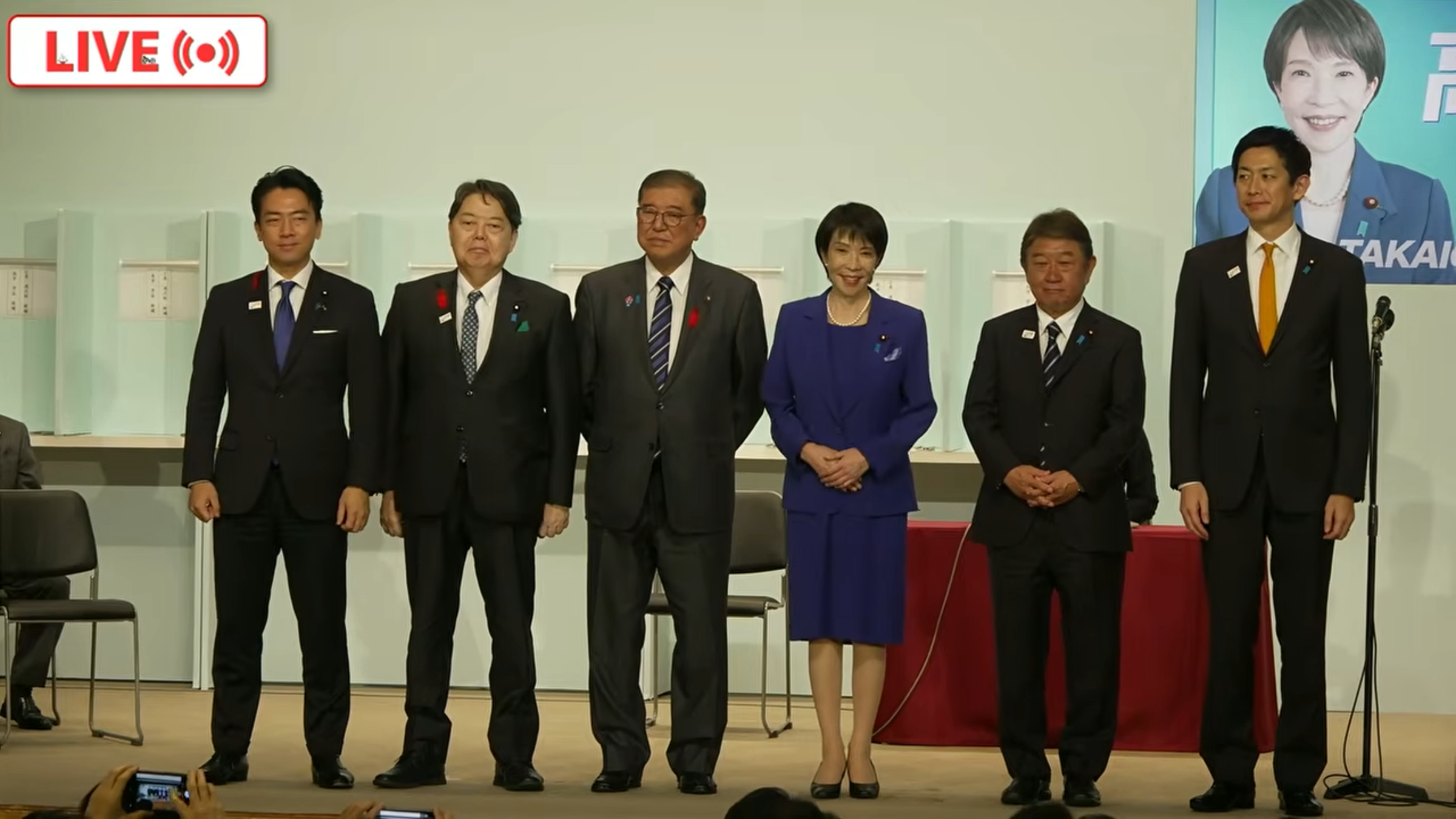 石破茂(左3)即將卸任,高市早苗(右3)今擊敗另外4名男性候選人,當選自民黨總裁,料將成為日本首位女首相。(翻攝自日本自民黨YouTube)