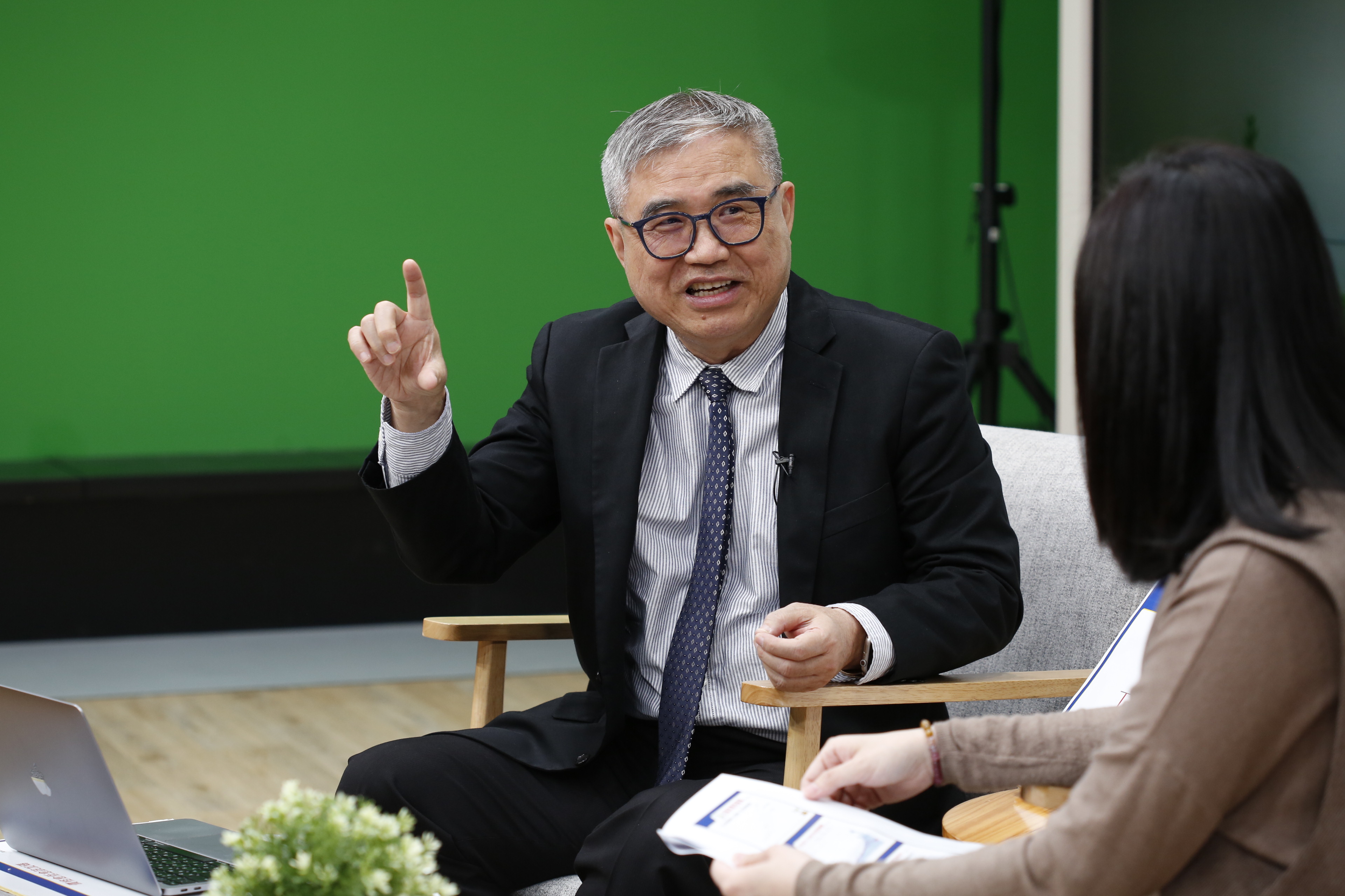 精算達人怪老子強調，不論股債如何殺，領到的債息一毛都不會少。