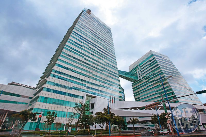 中信金晚間發布重訊，宣布會盡快重新修訂計劃。（本刊資料照）