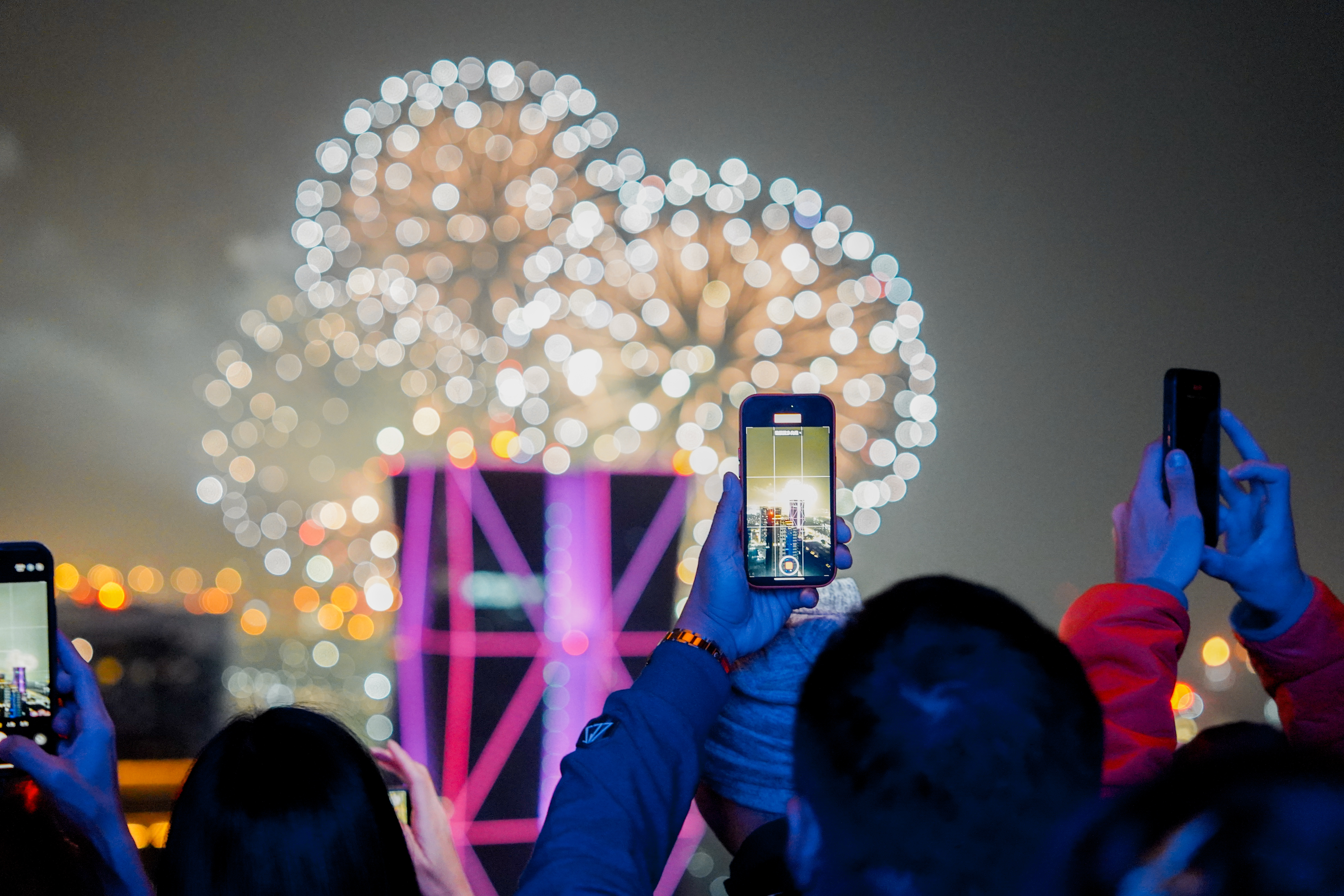 承億酒店主題跨年派對「復古迪斯可之夜．Retro Disco Countdown」打造高空Disco舞廳。（高雄承億酒店提供）