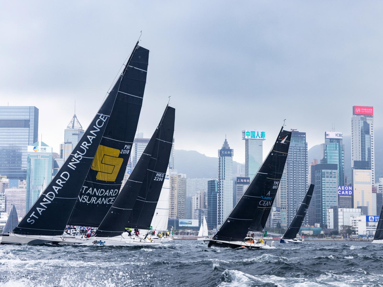 由勞力士贊助的亞洲最頂級離岸帆船盛事「勞力士中國海帆船賽」，日前在香港維多利亞港出發啟航。21艘參賽逆風而行越過起跑線，場面相當壯觀。