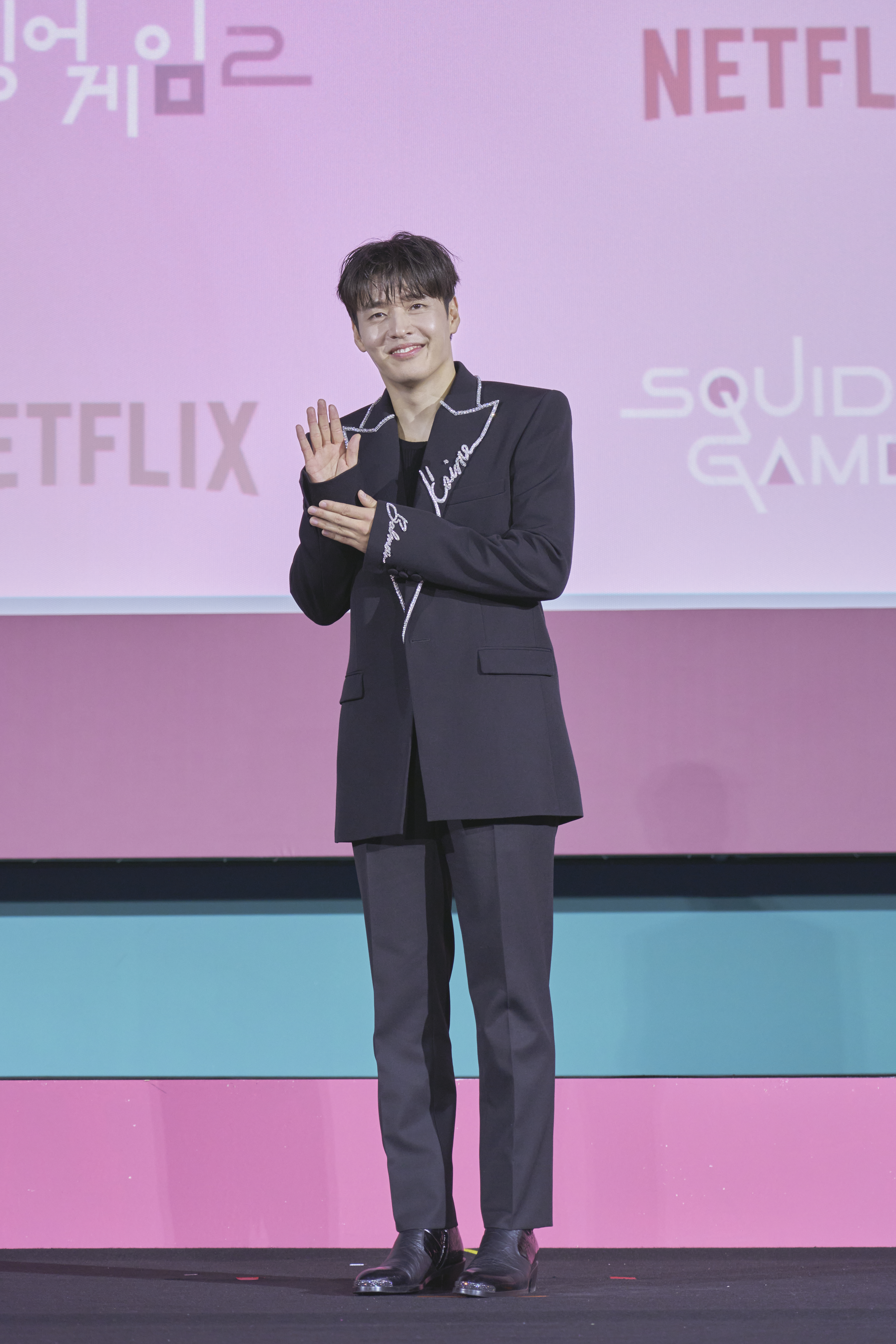 姜河那被公推是片場開心果,有他在就很愉快。(Netflix提供)