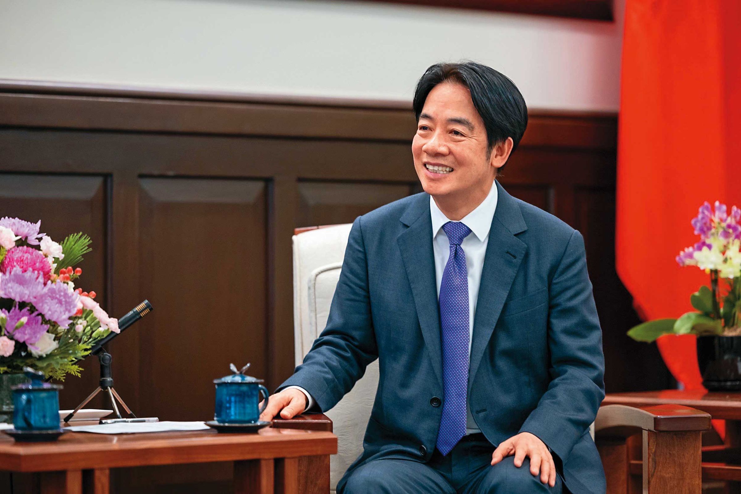 總統上任第28天，賴清德接見母校萬里國中第一名畢業生許顥騰，與同鄉學子談話，他神情快樂而輕鬆。