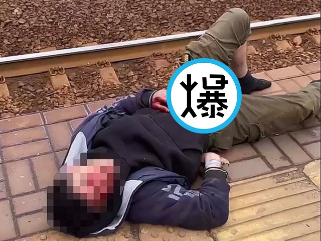 少年為當網紅拍片爬火車頂，悲劇了！下體被電爛「生殖器烤焦」。（翻自《每日郵報》）