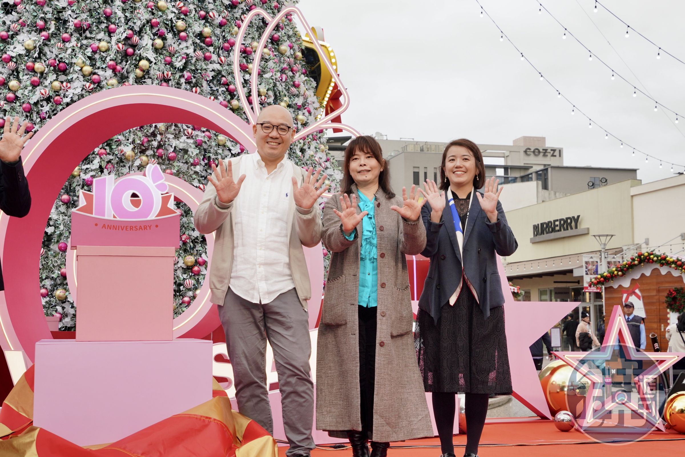 2015年,陳炯福(左)、梁曙凡(中)和劉亭君3人一起開疆闢土,打造出華泰名品城;而今一個是集團執行長、名品城董事長和總經理。