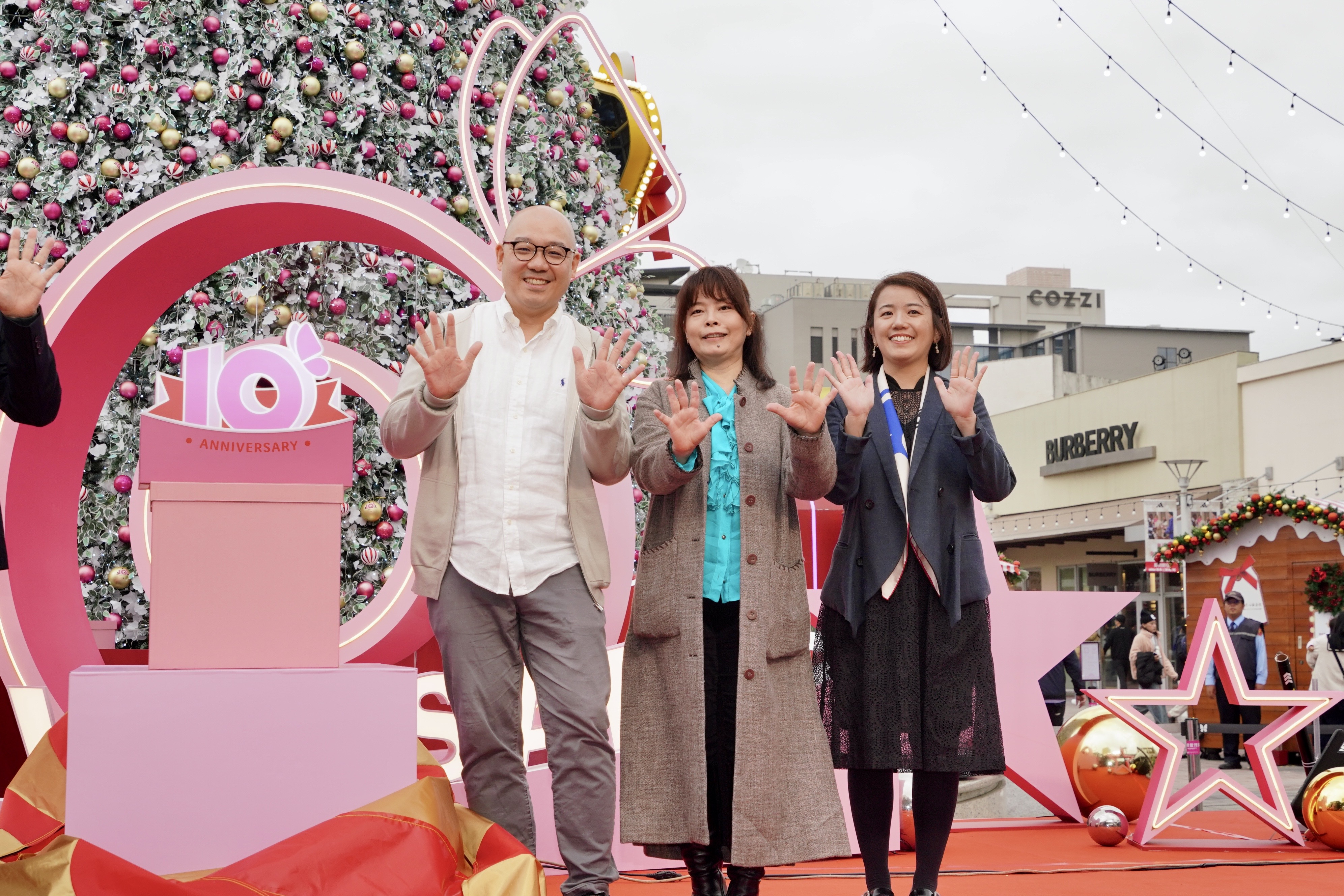 2015年，陳炯福（左）、梁曙凡（中）和劉亭君3人一起開疆闢土，打造出華泰名品城；而今一個是集團執行長、名品城董事長和總經理。