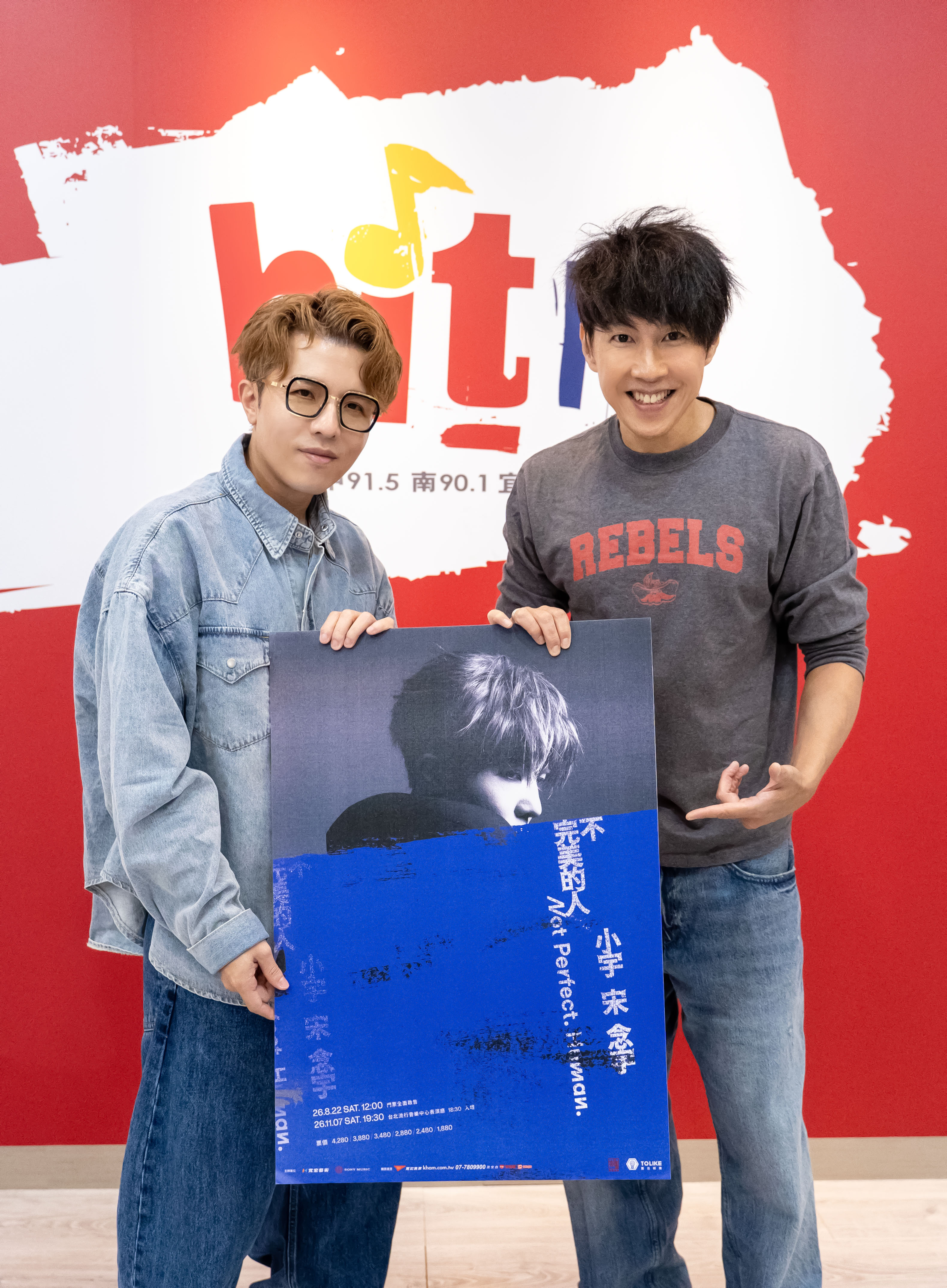 小宇宋念宇日前赴「夜貓DJ」Dennis丹尼斯節目宣傳。(圖/Hit Fm聯播網提供)