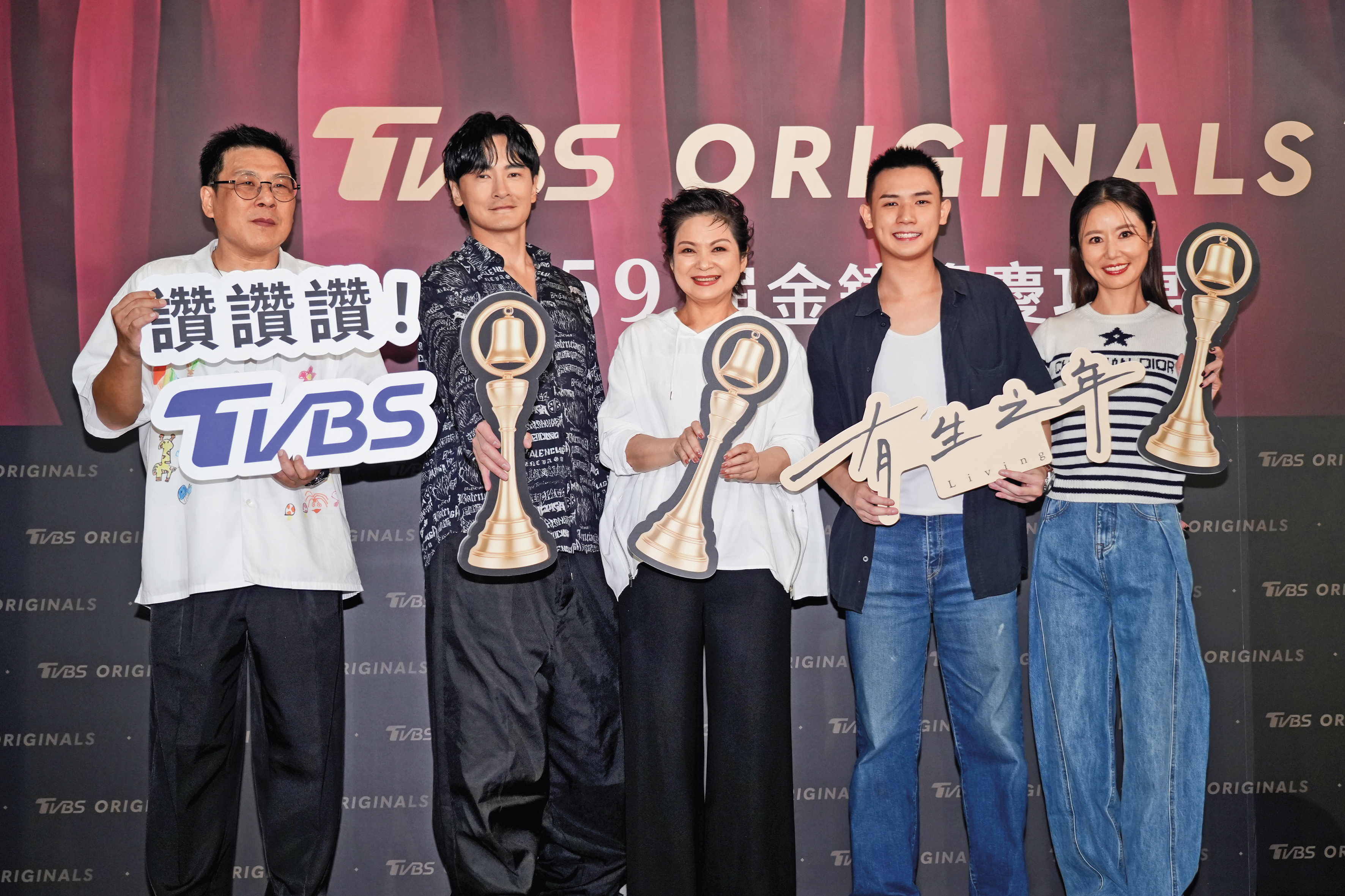 林心如(右一)製作TVBS劇集《有生之年》,去年奪下金鐘獎最佳戲劇大獎。