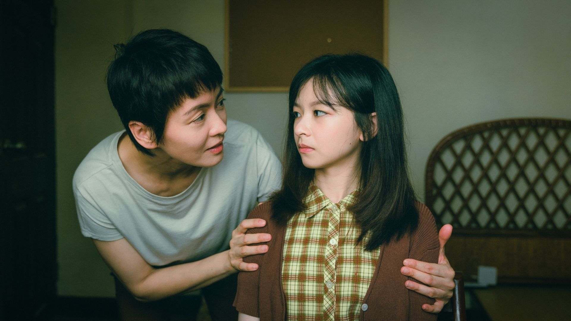全球首部伊藤潤二原創改編真人版影集《聰明鎮（第1-2集）》由謝駿毅執導、伊藤潤二親自監修，邀來香港女星梁詠琪（左），以及金馬最佳新人陳姸霏（右）演出。（台北電影節提供）