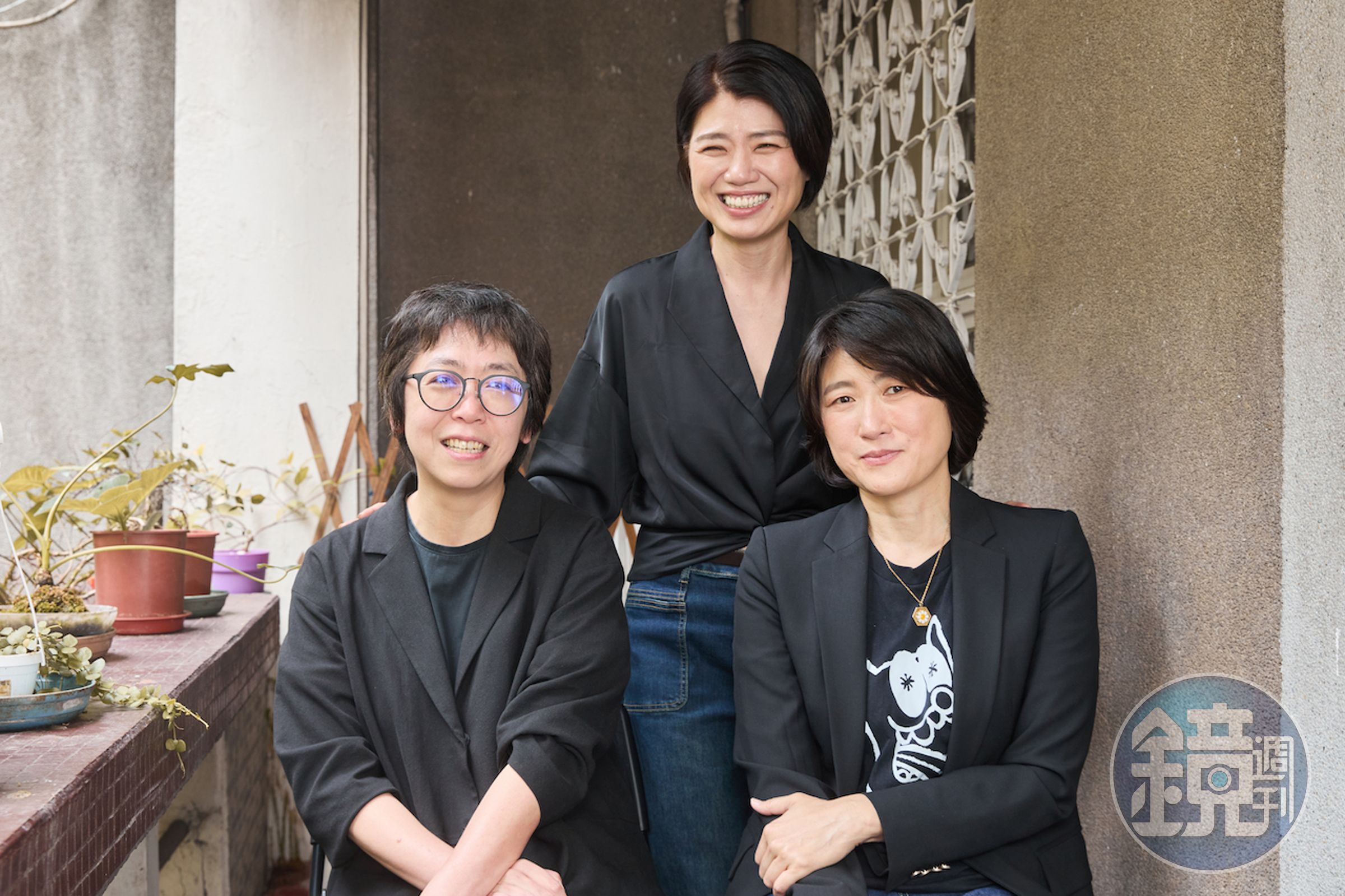 製作人丁長鈺(右起)、編導嚴藝文與監製於蓓華攜手打造愛情輕喜劇《欠妳的那場婚禮》。