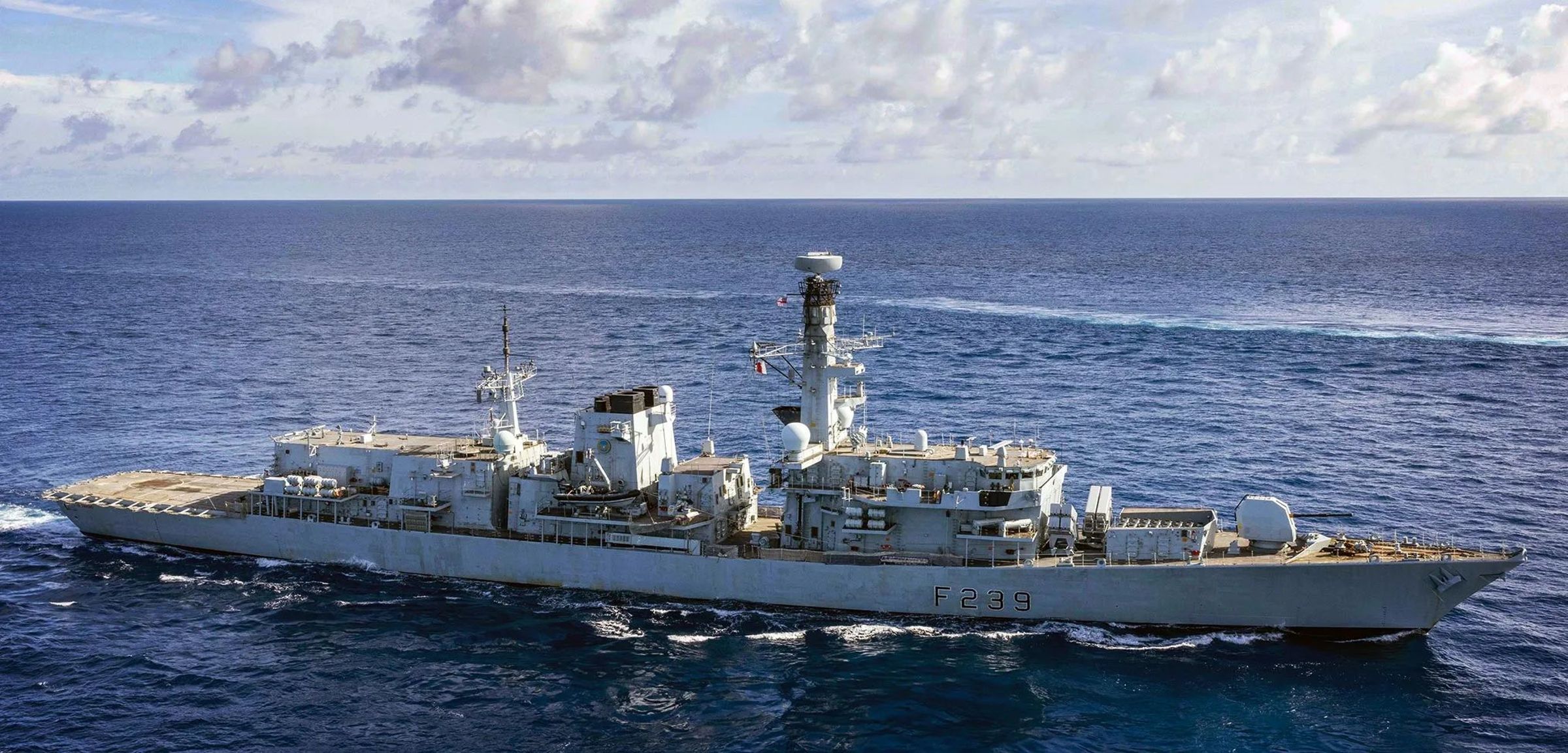 美軍印太司令部證實，美國海軍伯克級飛彈驅逐艦「希金斯號」（USS Higgins）與英國皇家海軍巡防艦「里契蒙號」（HMS Richmond）於9月12日共同航經台灣海峽。（翻攝自X@NavyLookout）