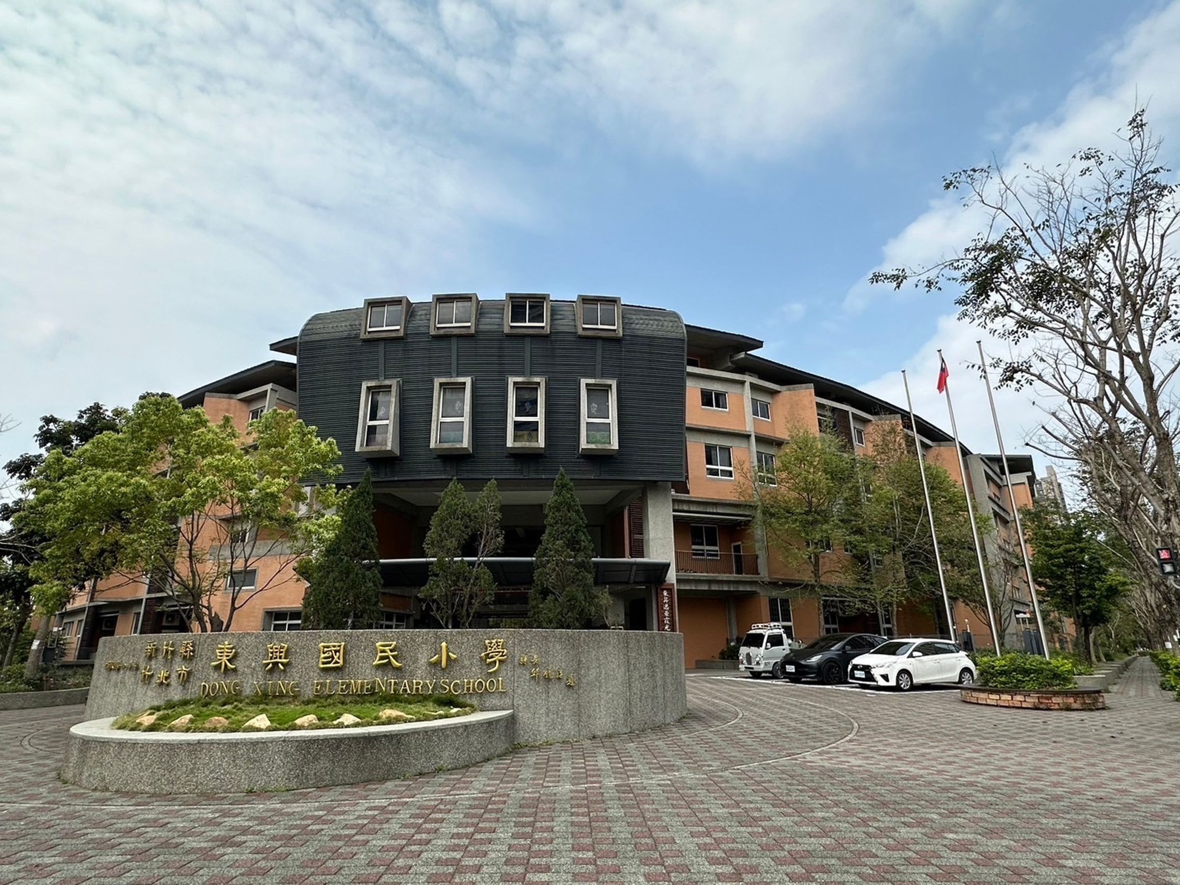 竹北區隘口六街坐擁國中、國小學區、公園綠地,環境清幽對竹科換屋族有相當大吸引力。(永慶房產集團提供)