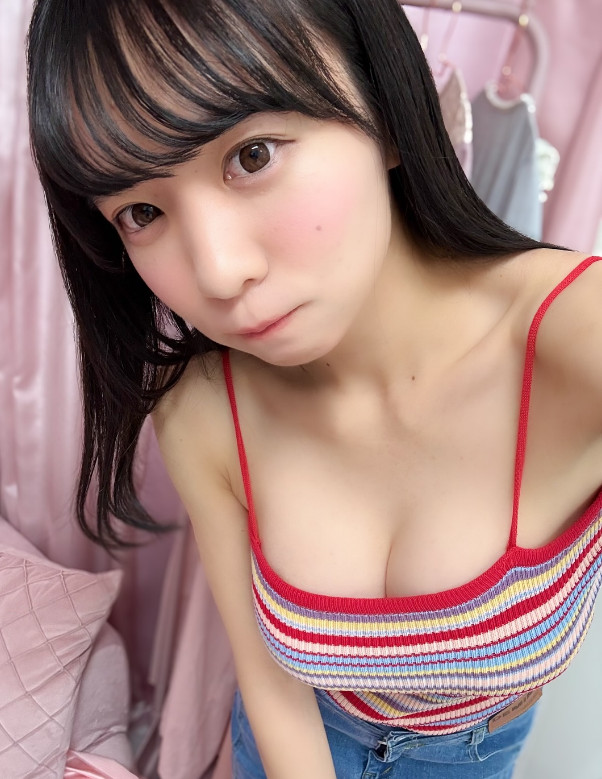 日本氣象主播椿野優子在社群曬出性感照,豐滿上圍讓粉絲暴動。(翻攝IG@tsubakinoyuko)