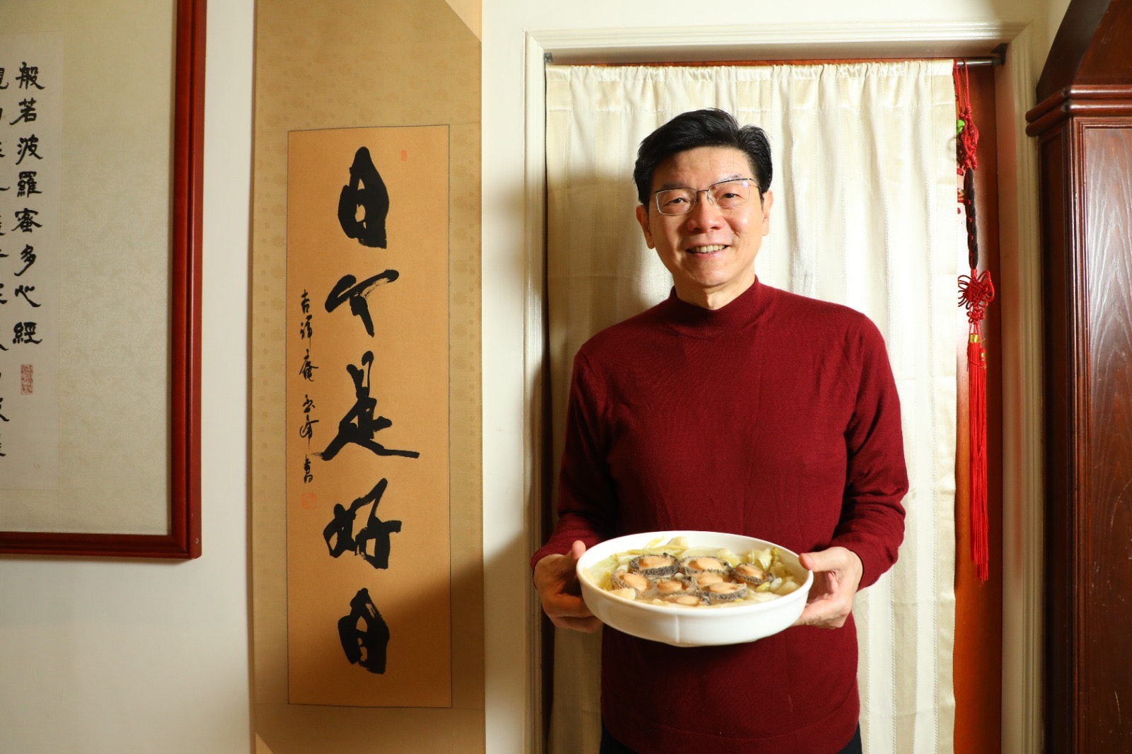 大家不妨在忙碌的年節中,依據裴社長的食譜,烹煮美味年菜,和家人一起享用幸福的滋味。(何宗昇攝)