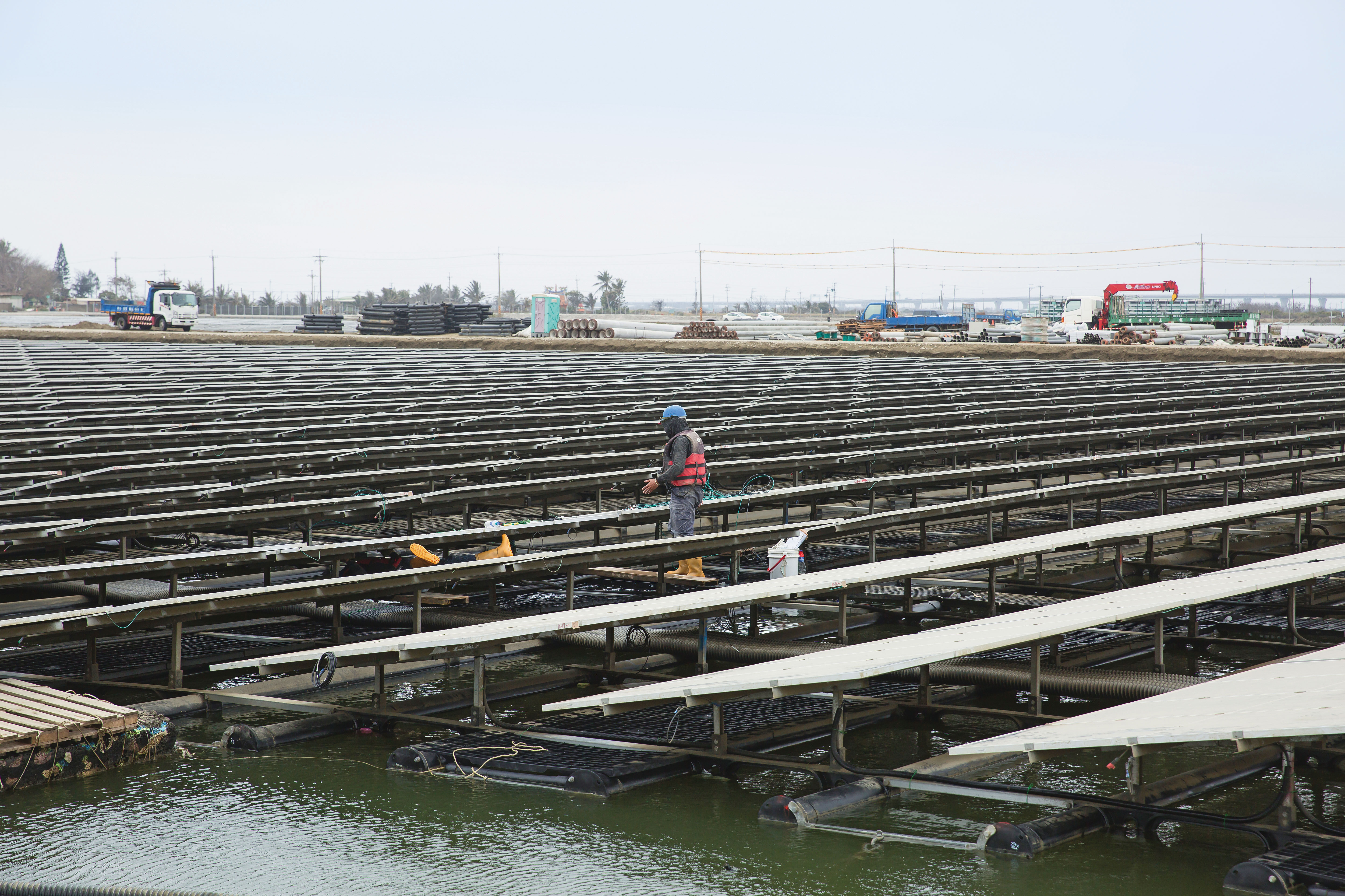 泓德能源創業的前10年，主攻太陽能發電案場。