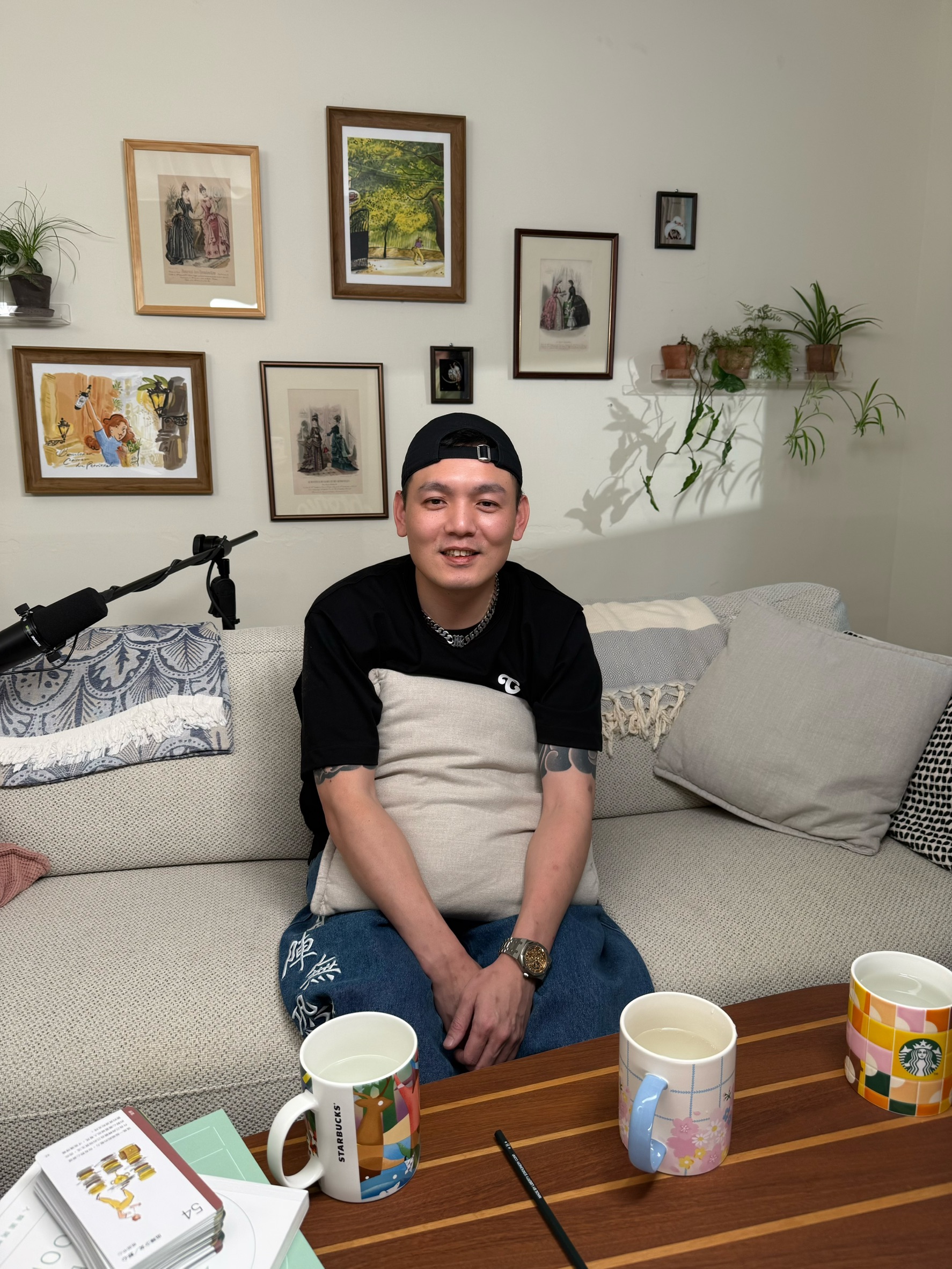 玖壹壹其他兩位團員健志、洋蔥都已婚,只剩春風還是黃金單身漢。(《好ㄚ》YouTube頻道提供)