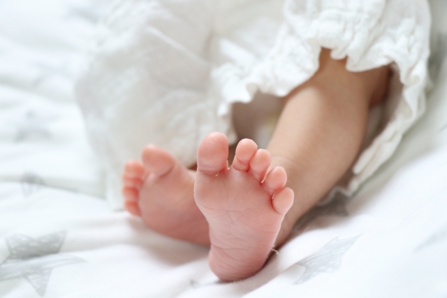 韓國一名25歲母親，狠心將6個月大的女兒從15樓高丟下。（示意圖，photo-ac）