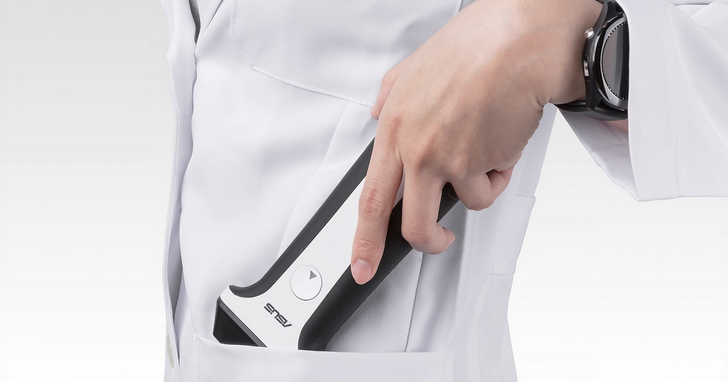 華碩觀察，手持超音波已成為年輕醫師醫師袍口袋的視診器，對超音波使用習慣正在改變。（華碩提供）