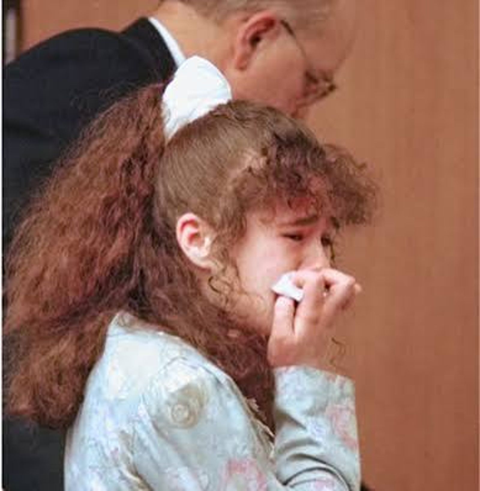 克莉絲塔派克當年因殘忍殺害19歲女同學，被判處死刑，在法庭上掩面哭泣。（翻攝X@Complex）