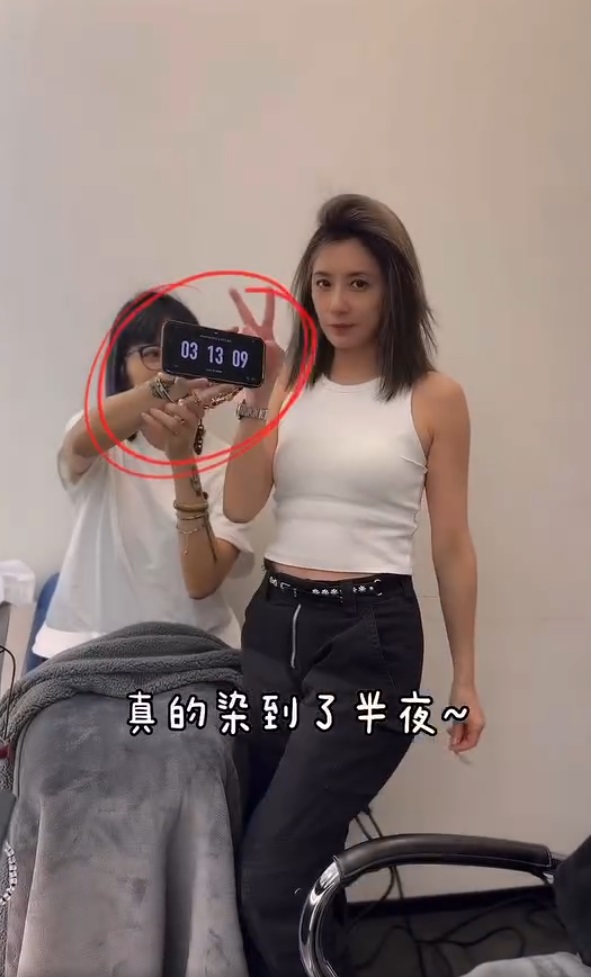賈靜雯染髮坐了8個小時，絕美新髮色曝光。（翻攝自賈靜雯AlyssaChia臉書）
