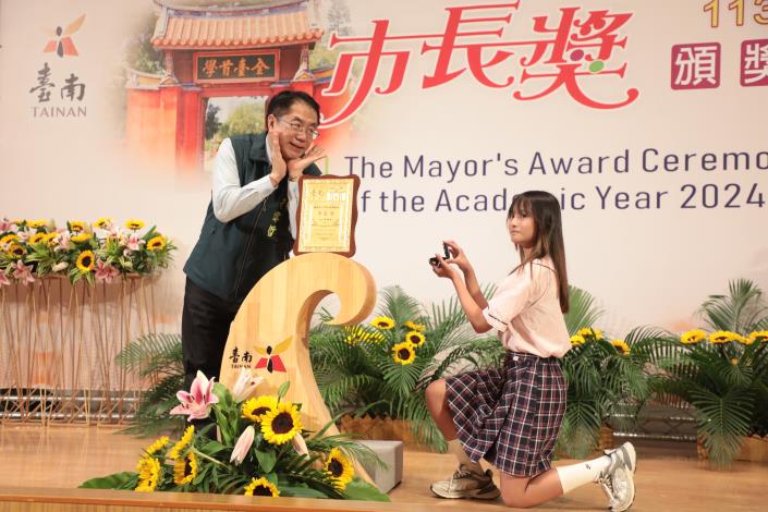 也有學生選擇其他各類姿勢。（台南市政府提供）