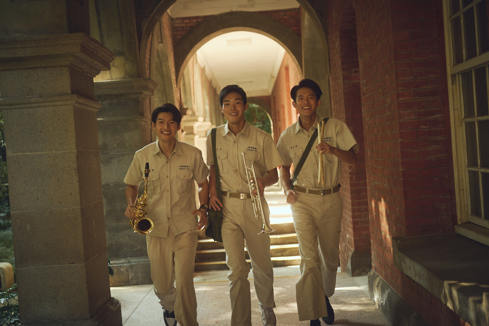 以「建中樂旗隊」故事為靈感的《進行曲》由劉育仁（左起）、牧森與余杰恩主演。（未來進行曲提供）