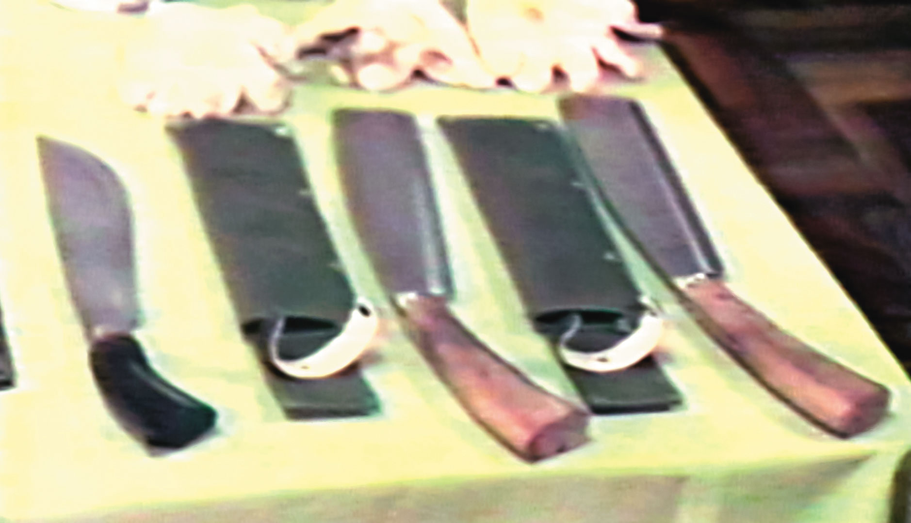 3名歹徒犯案用的凶刀被警方查扣，成為重要物證。（東森新聞提供）