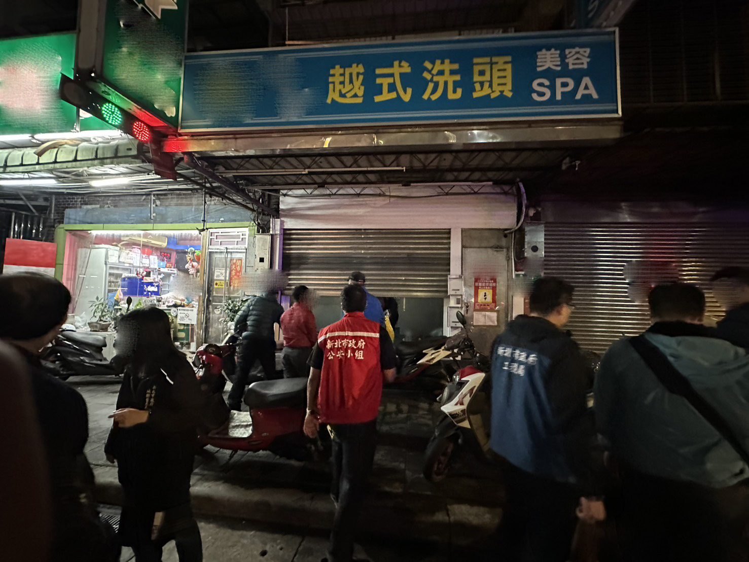 新北樹林住宅區一家「越式洗頭」暗藏春色。（新北城鄉局提供）