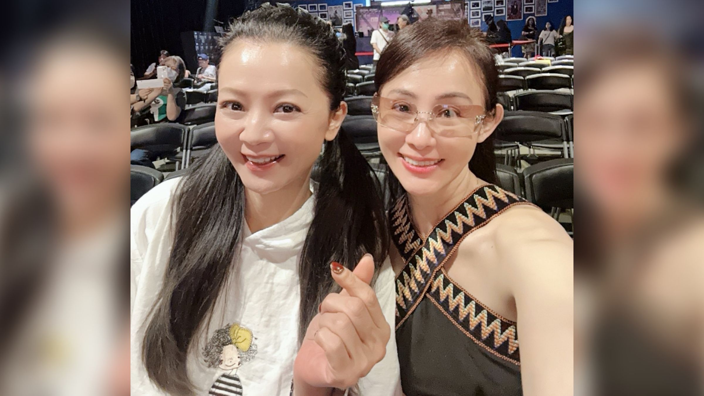 兵家綺在閨蜜高欣欣的大力推薦下，鼓起勇氣踏出老花雷射的關鍵一步，透過澄清眼科邁向清晰新視界。
