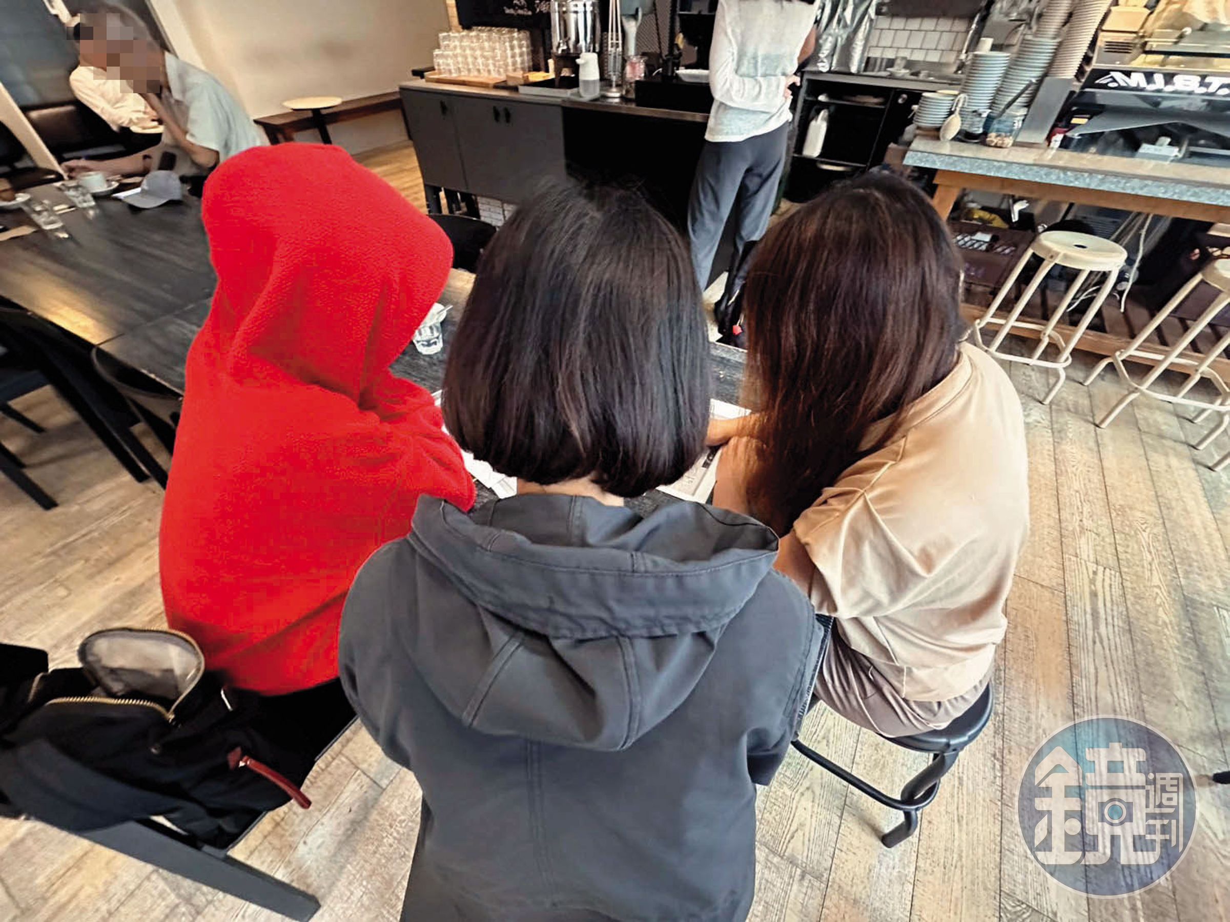 多名受害家長認為蔡政雄夫妻慣性吸金詐騙,已控告他們加重詐欺罪。