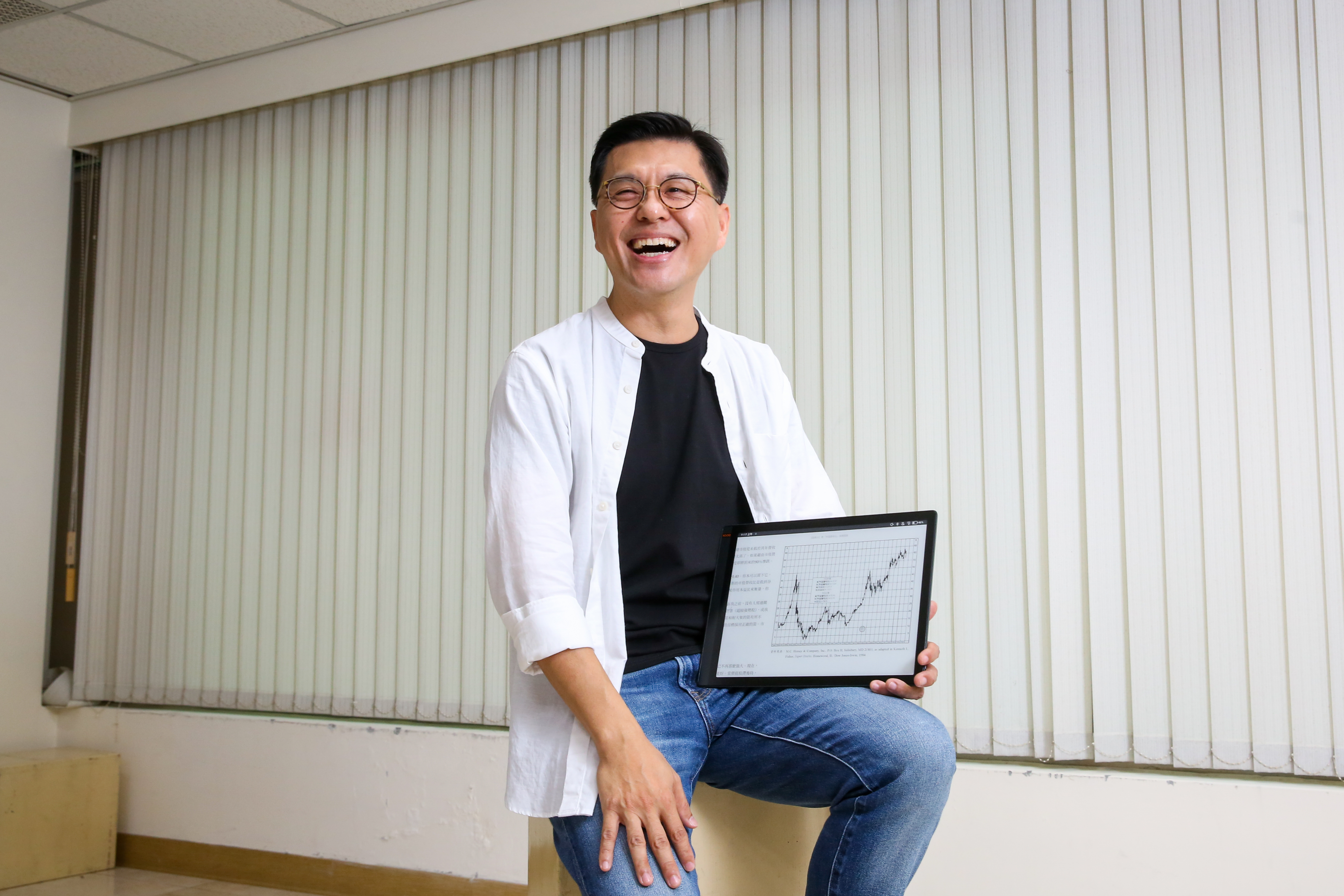 李紹鋒7成部位長抱美股股債平衡型ETF：AOA，10年來助攻資產翻倍。